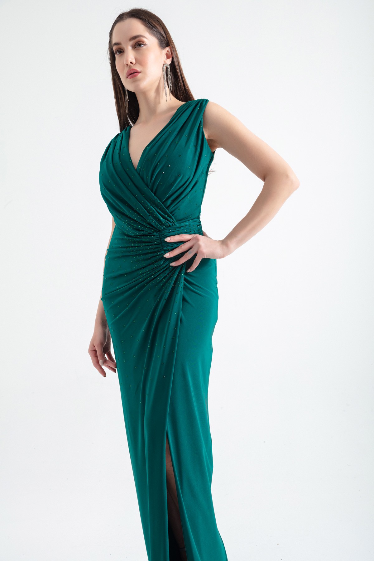 Kadın Kruvaze Yaka Yırtmaçlı Uzun Abiye Elbise - Zümrüt Yeşili