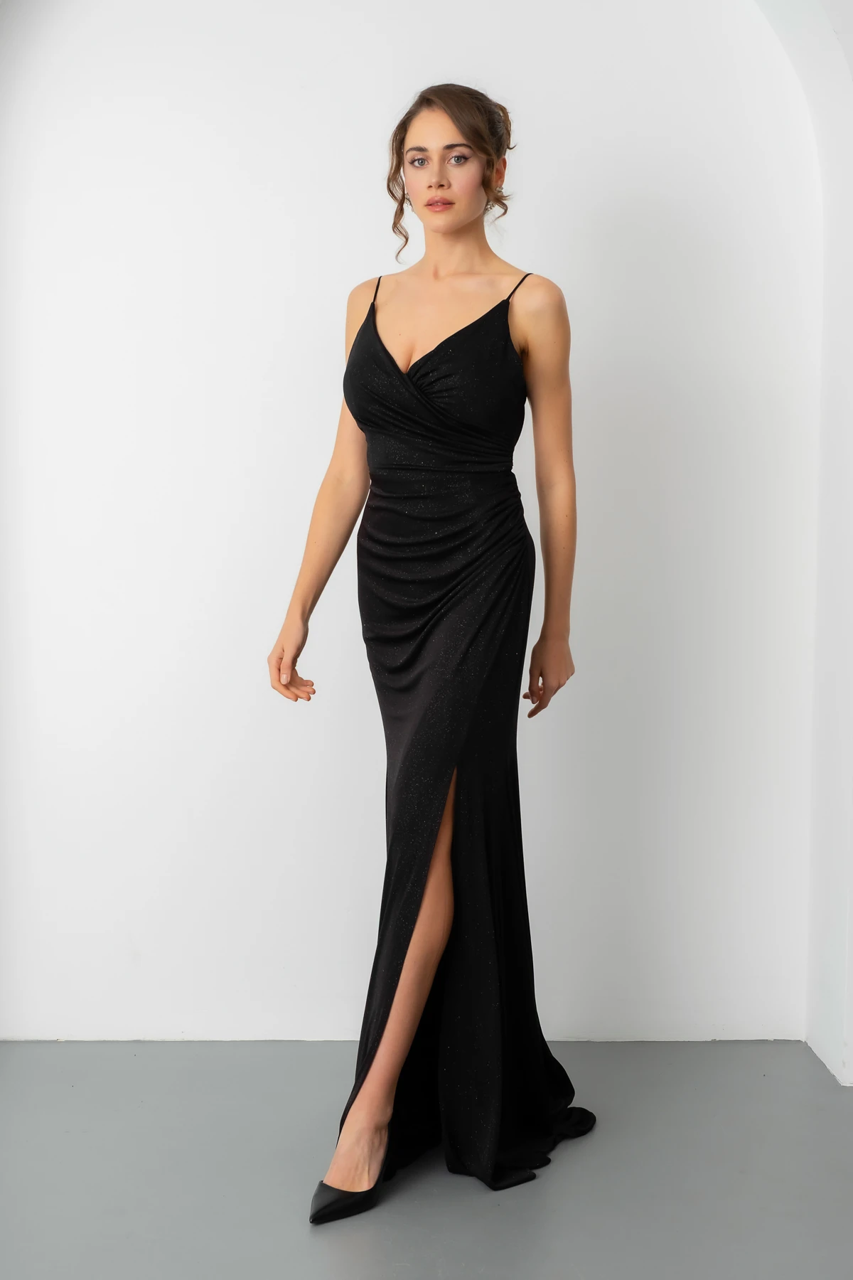 Kadın Sırt Dekolteli Simli Uzun Abiye Elbise - Siyah