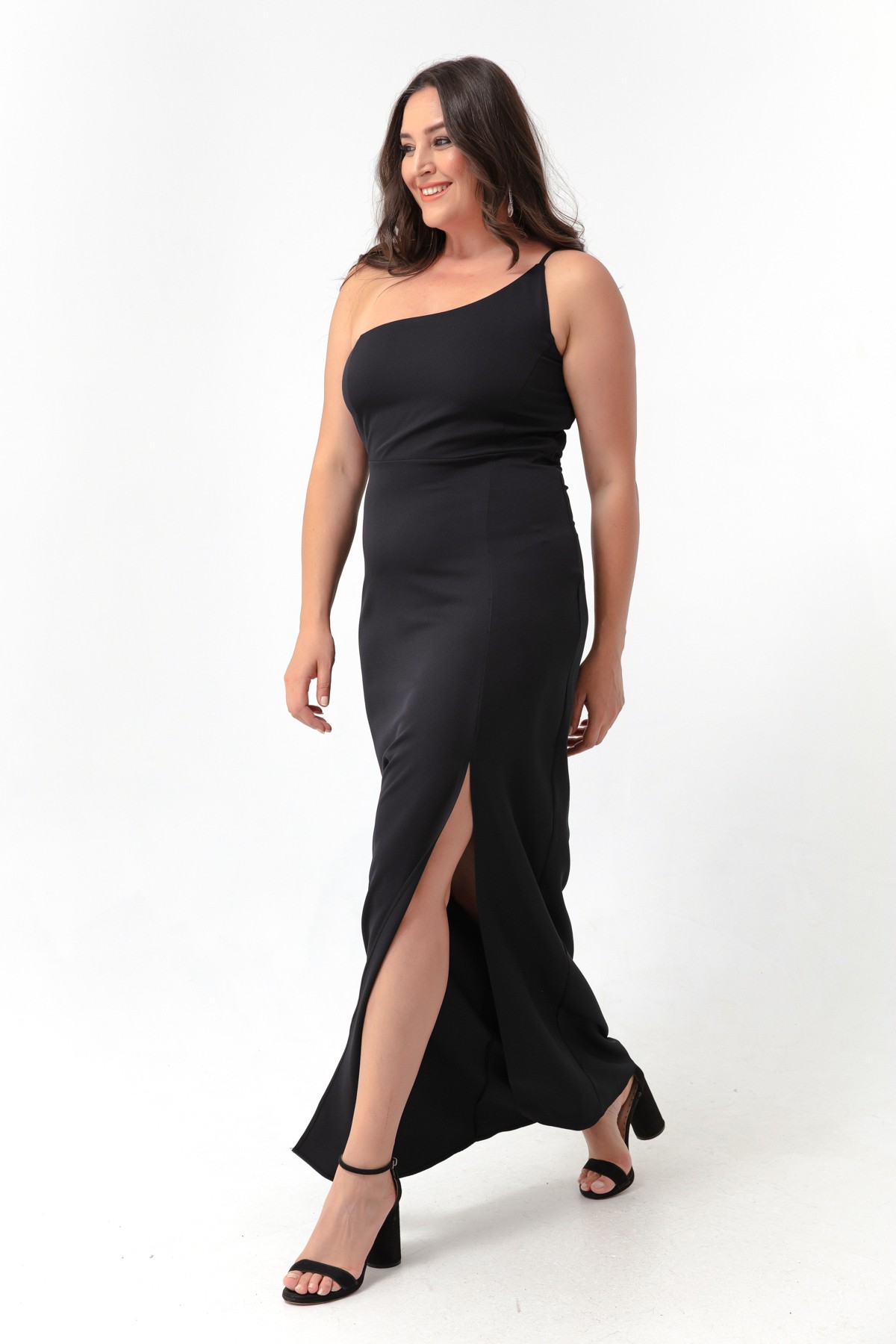 Kadın Tek Omuzlu Yırtmaçlı Büyük Beden Uzun Elbise - Siyah