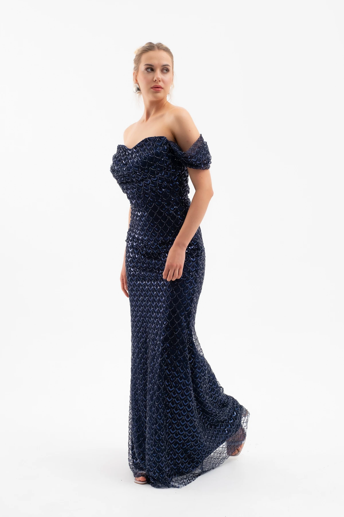 Kadın Madonna Yaka Boncuklu Uzun Abiye Elbise - Lacivert