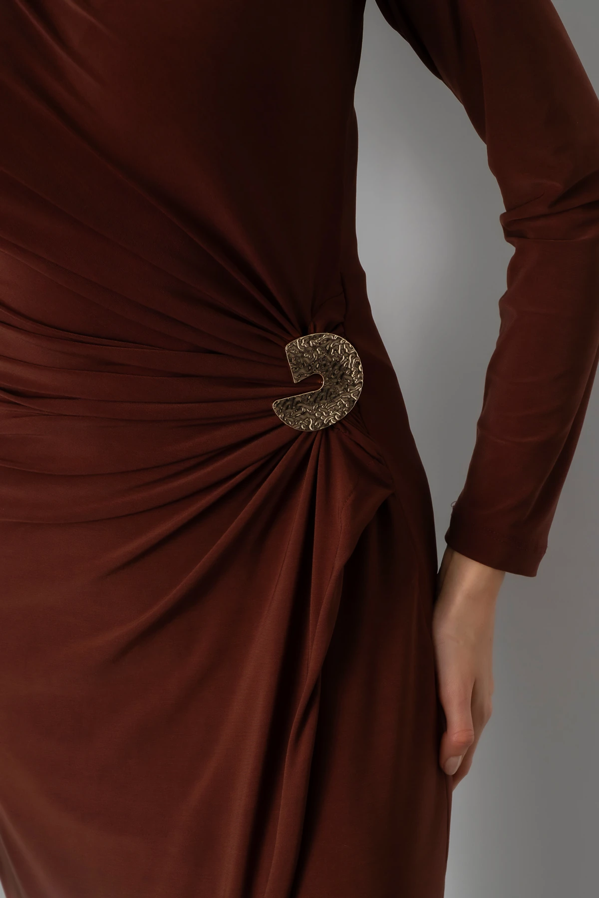 Kadın Aksesuar Detay Midi Elbise - Kahverengi