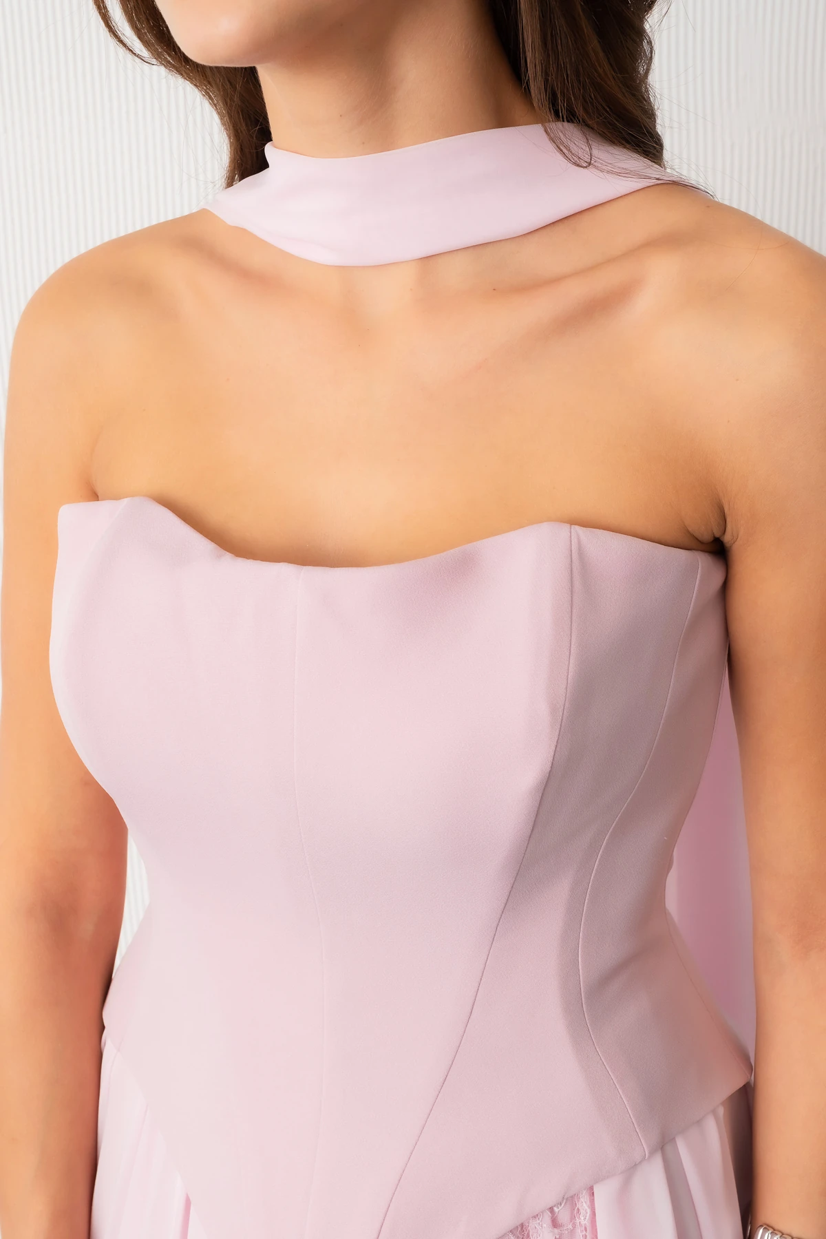 Kadın Straplez Yaka Piliseli Dantel Detay Uzun Abiye Elbise - Pudra