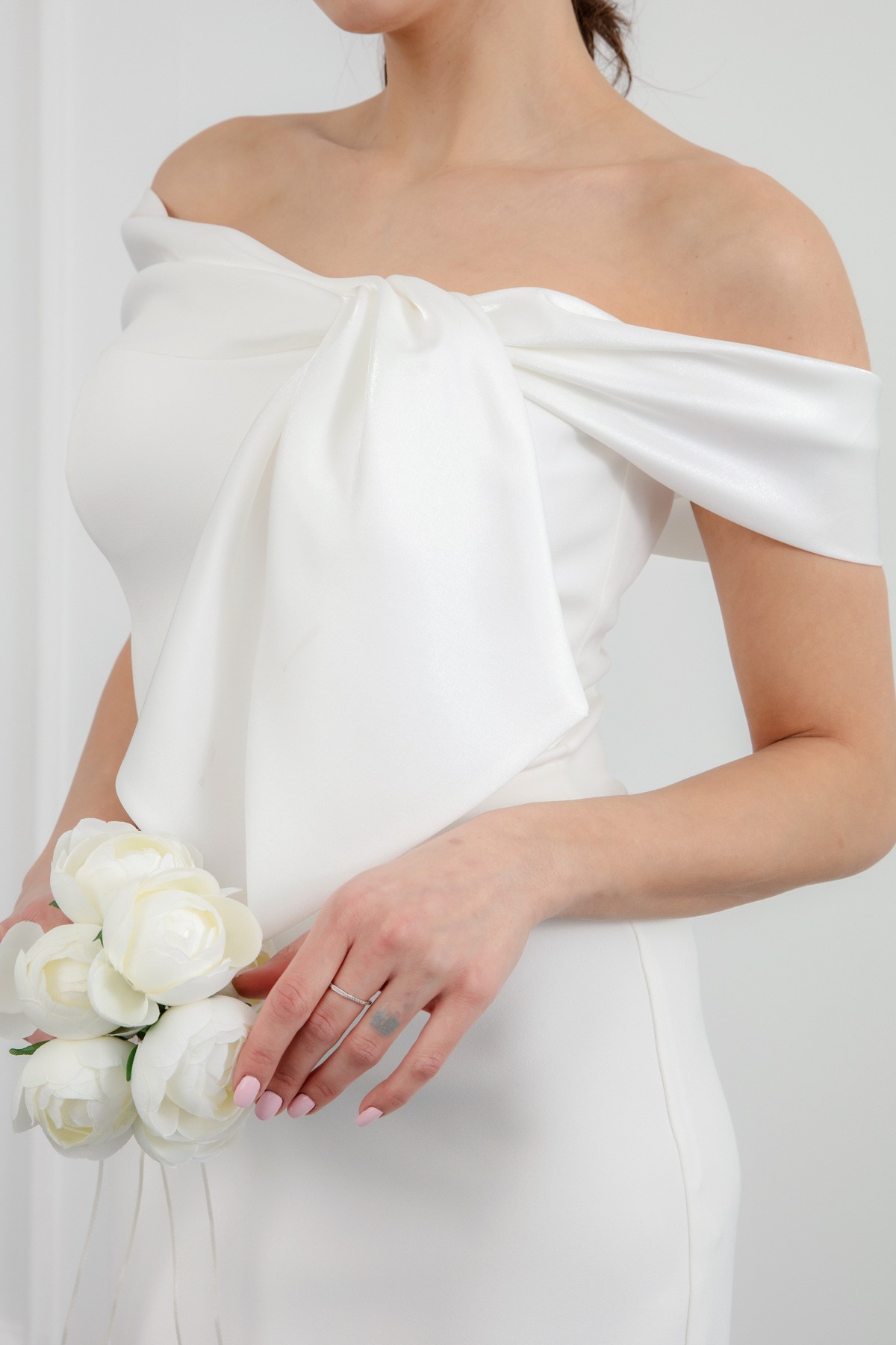 Kadın Yaka Detaylı Söz Nişan Nikah Abiye Elbise - Beyaz