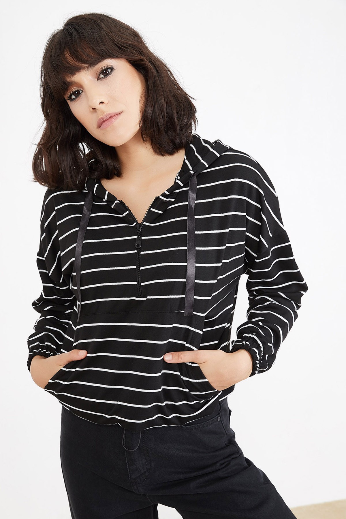 Kadın Yarım Fermuarlı Çizgili Sweatshirt