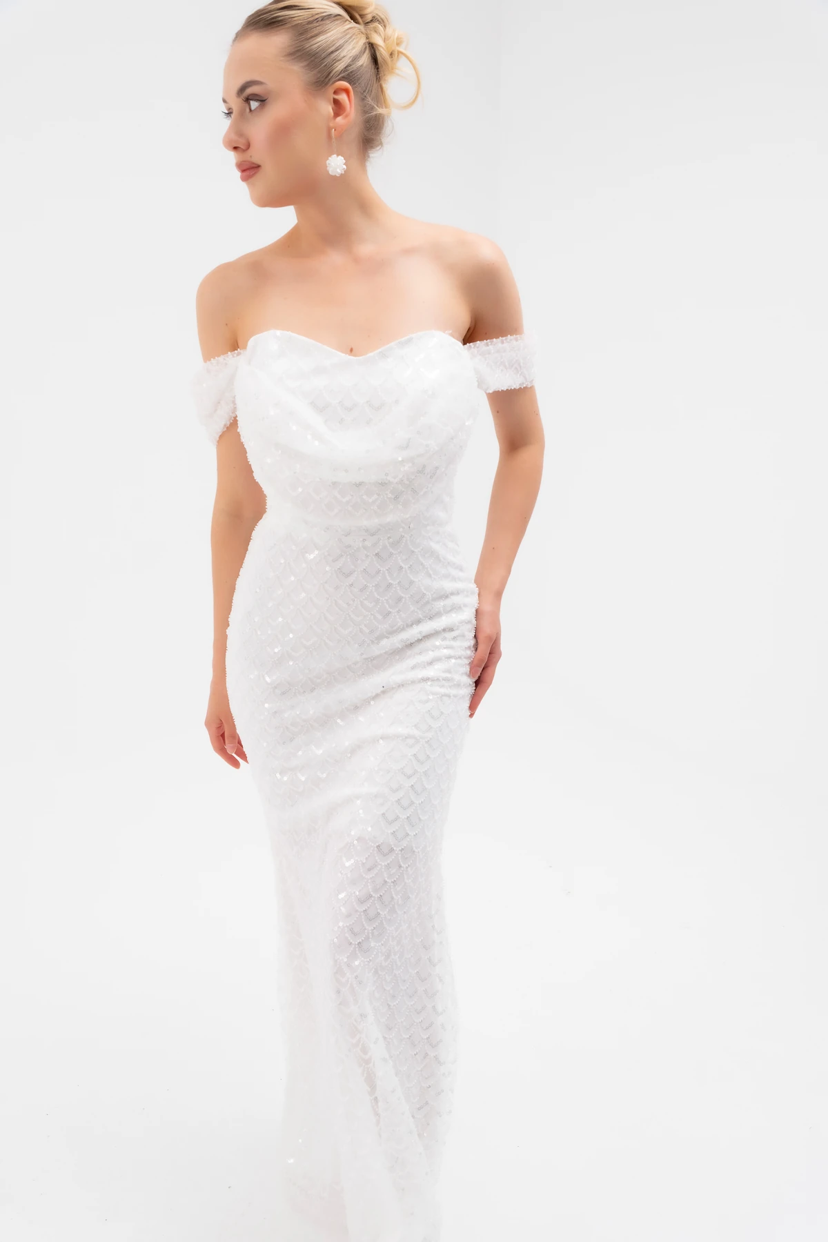 Kadın Madonna Yaka Boncuklu Uzun Abiye Elbise - Beyaz