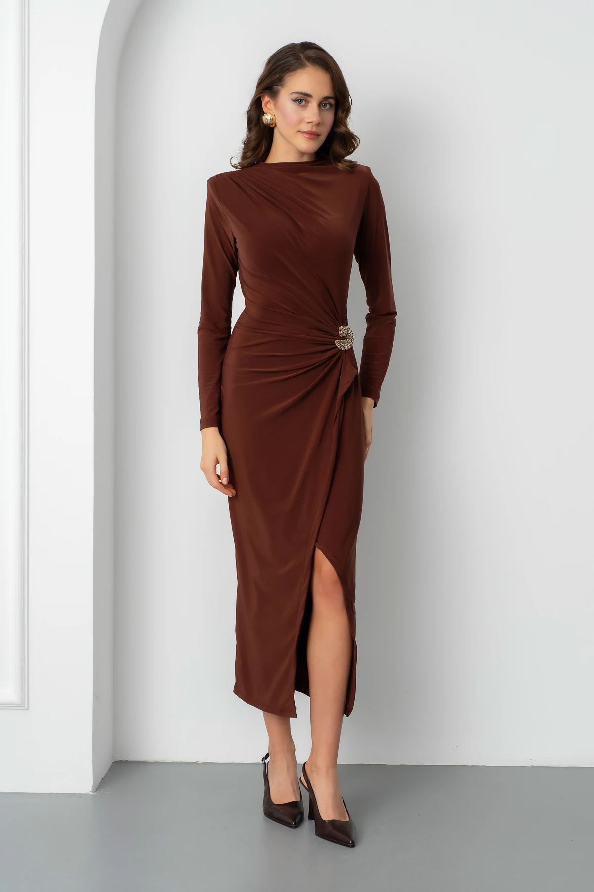 Kadın Aksesuar Detay Midi Elbise - Kahverengi
