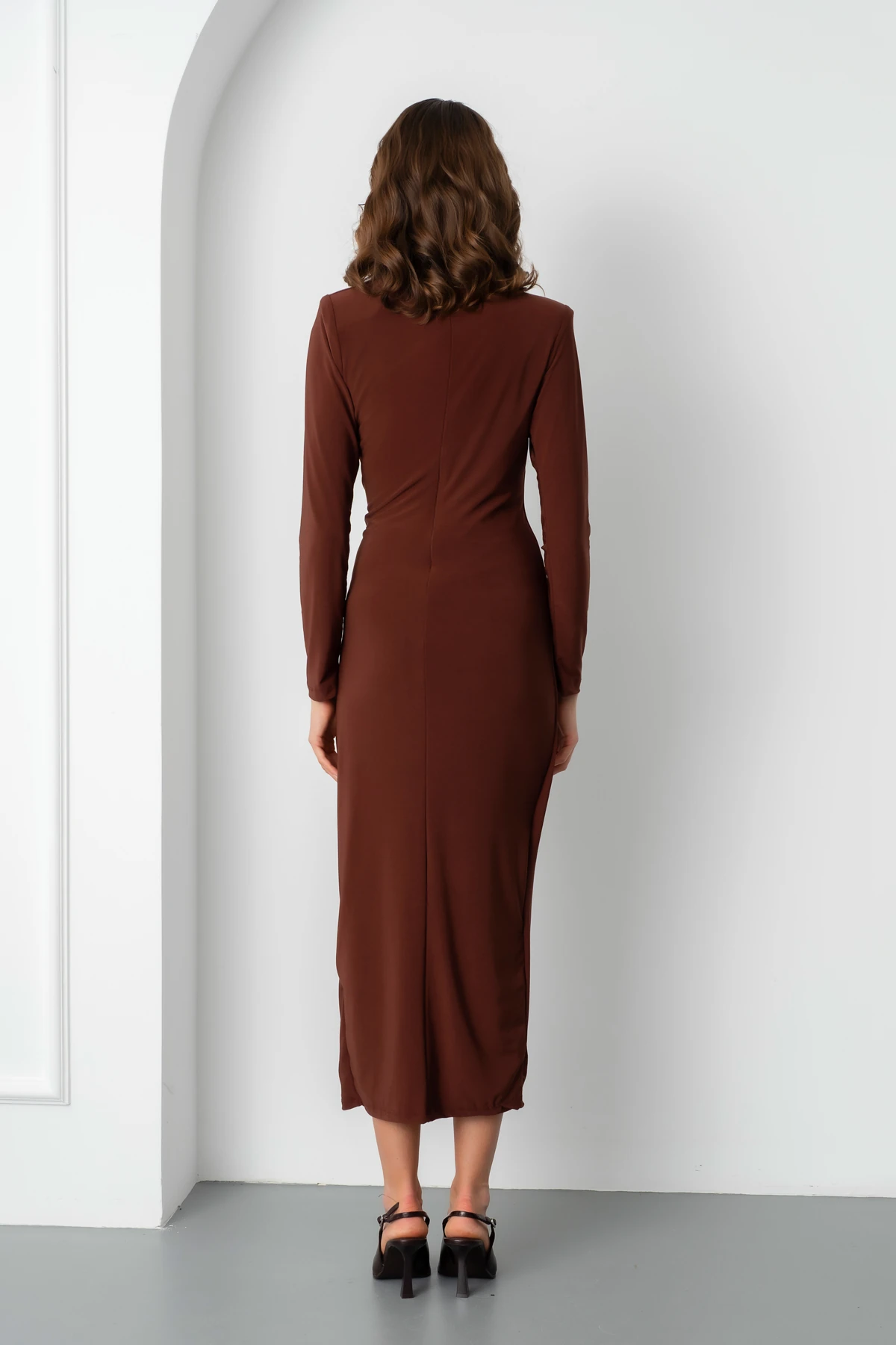 Kadın Aksesuar Detay Midi Elbise - Kahverengi