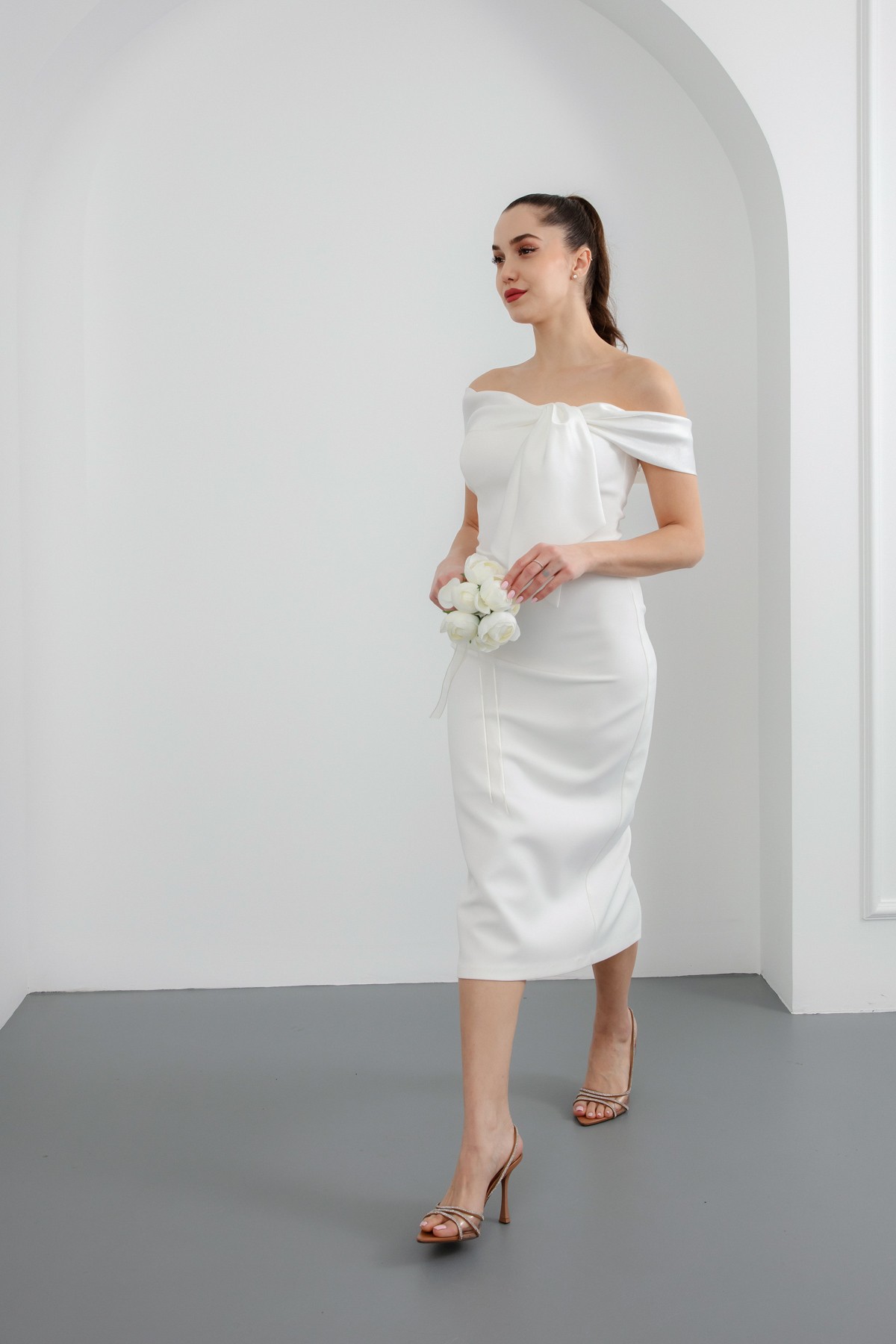 Kadın Yaka Detaylı Söz Nişan Nikah Abiye Elbise - Beyaz