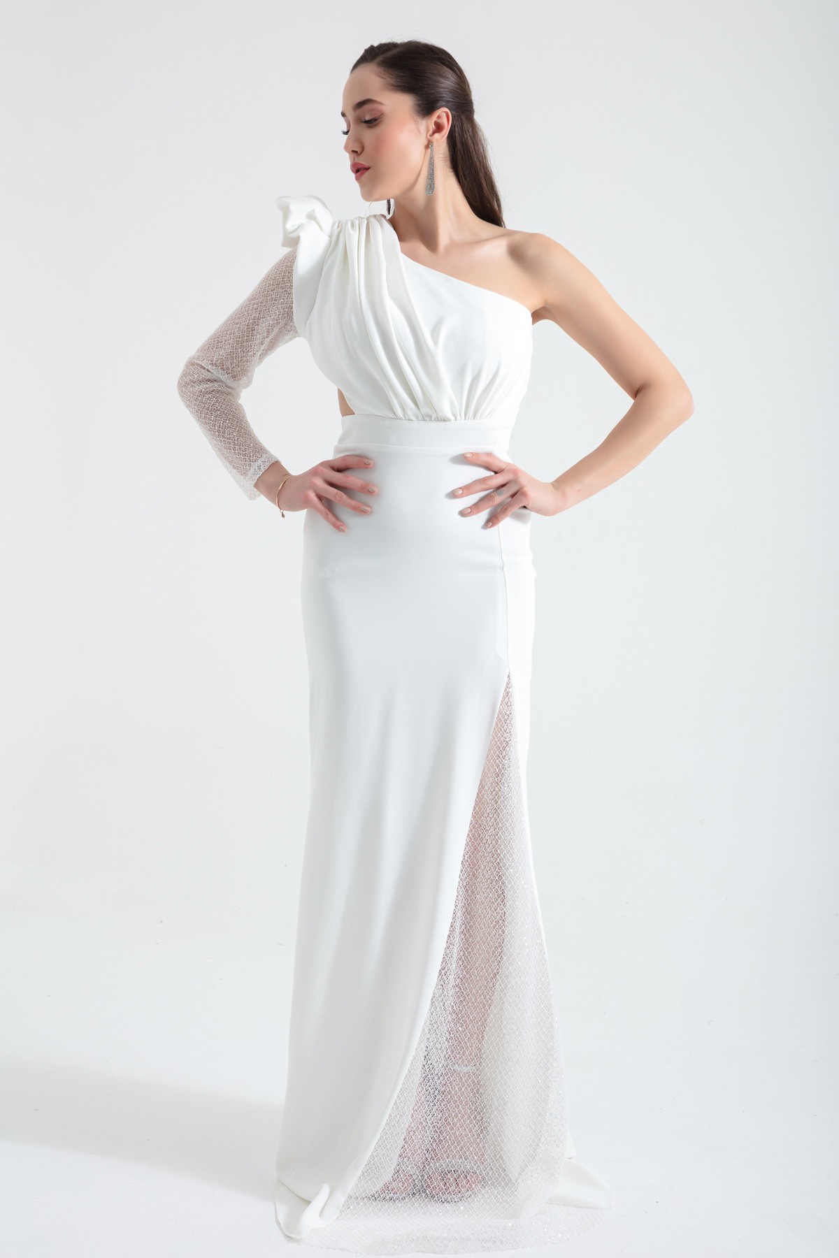 Kadın Tek Omuzlu Şerit Dantel Detaylı Uzun Abiye Elbise - Beyaz