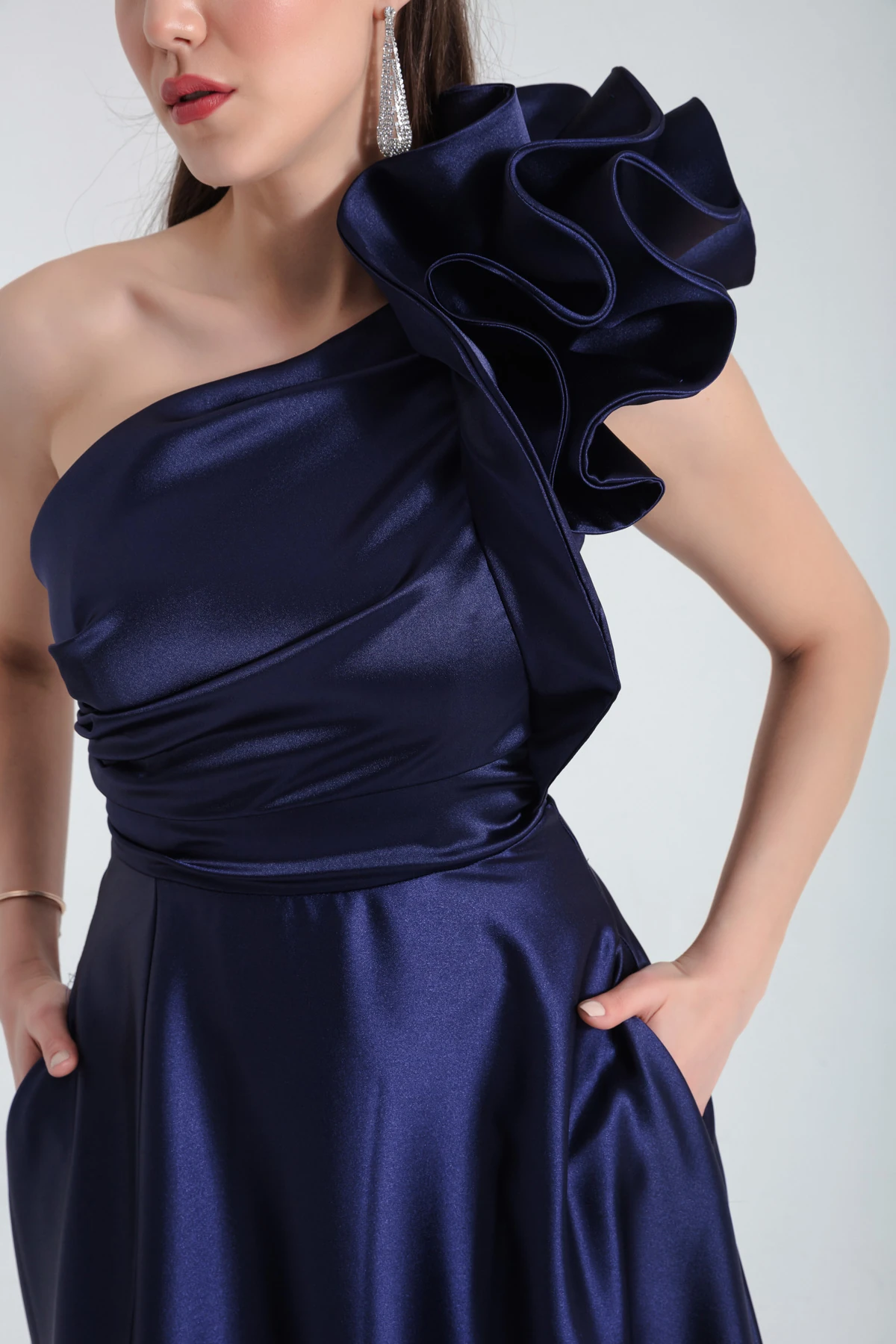 Kadın Tek Omuzlu Fırfırlı Uzun Abiye Elbise