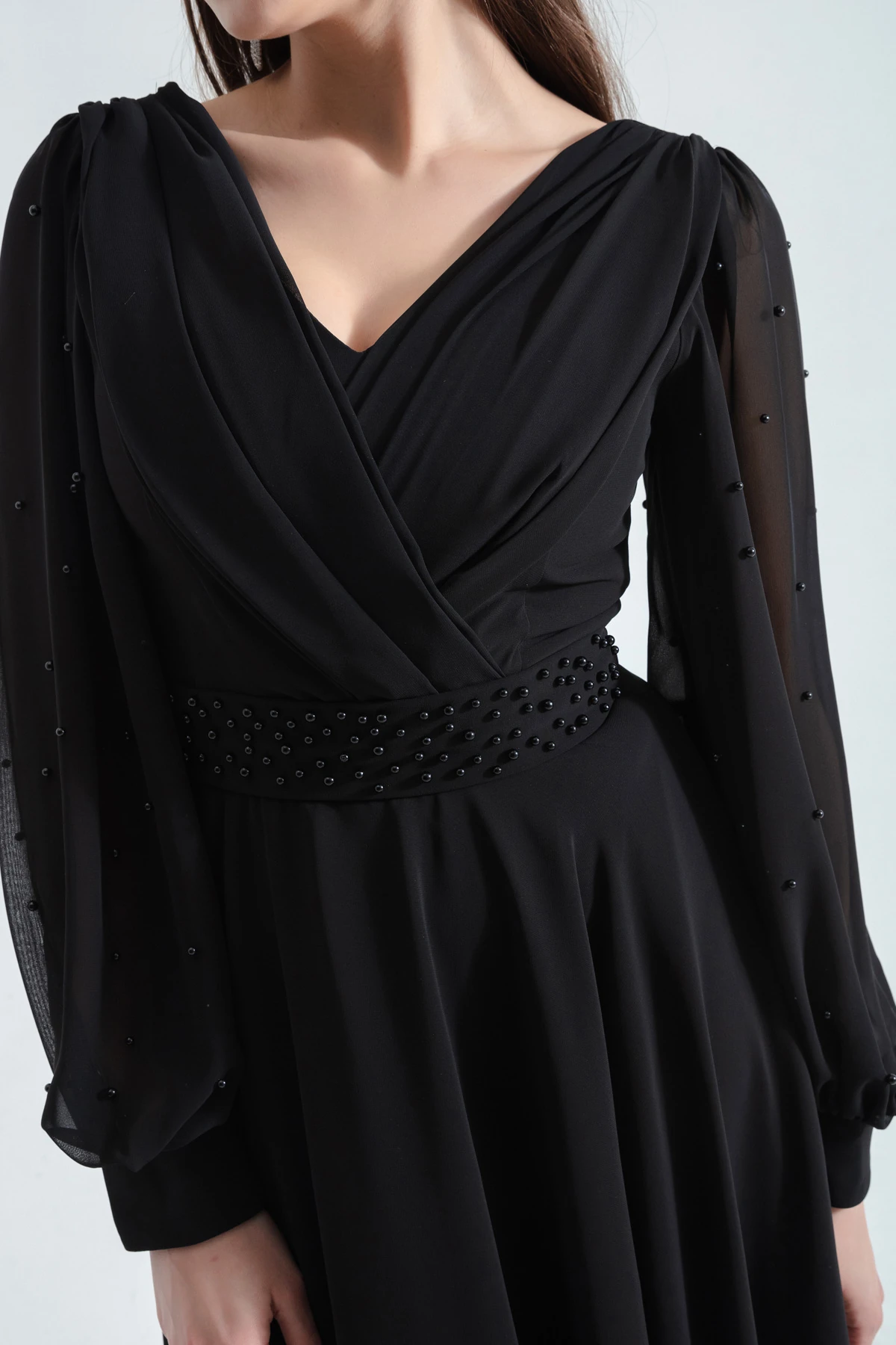 Kadın V Yaka İncili Midi Abiye Elbise