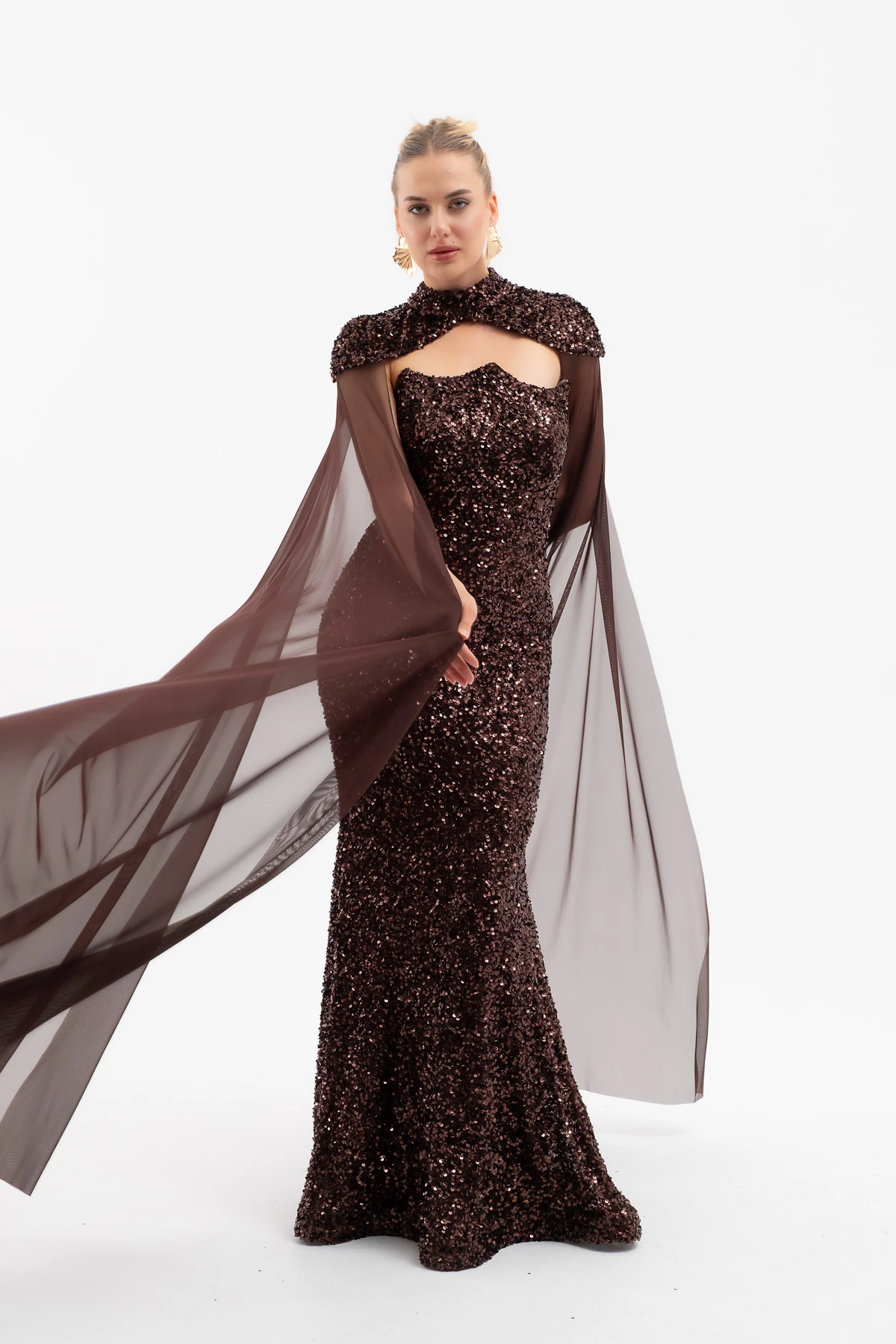 Kadın Tül Pelerinli Straplez Uzun Pullu Abiye Elbise - Kahverengi