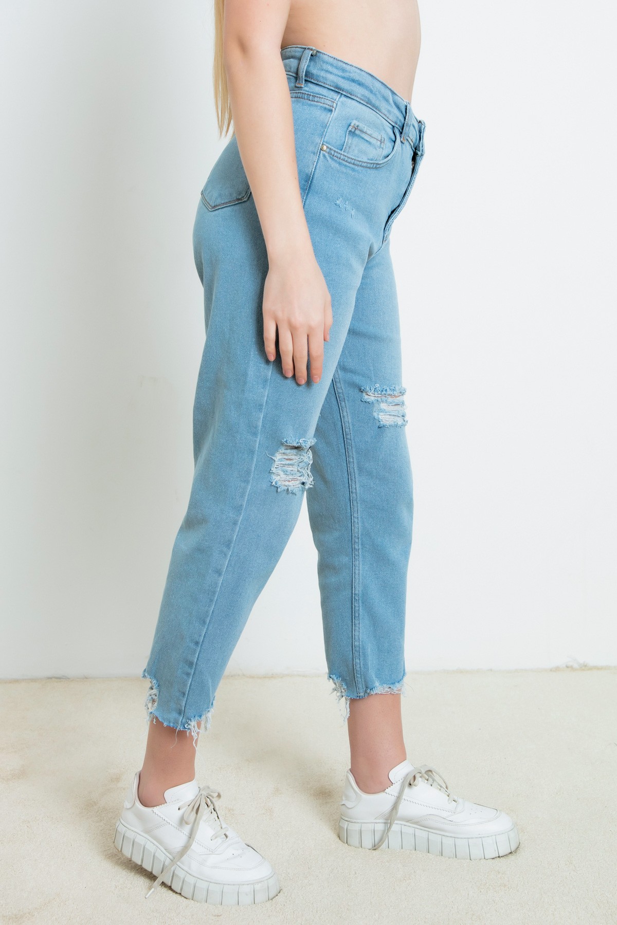Kadın Yırtık Detaylı Mom Jeans