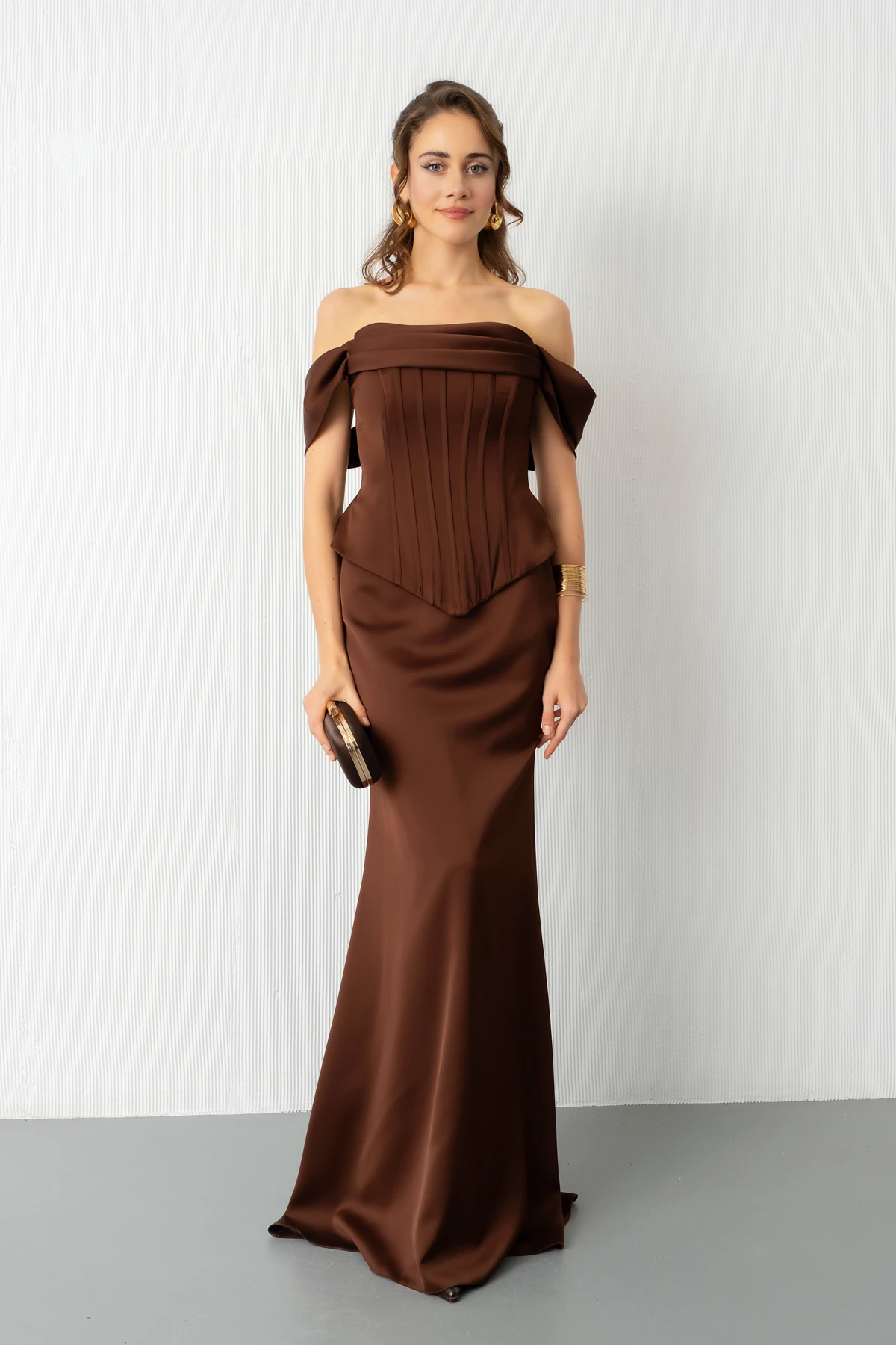 Kadın Kayık Yaka Balenli Peplum Kesim Saten Abiye Elbise - Kahverengi