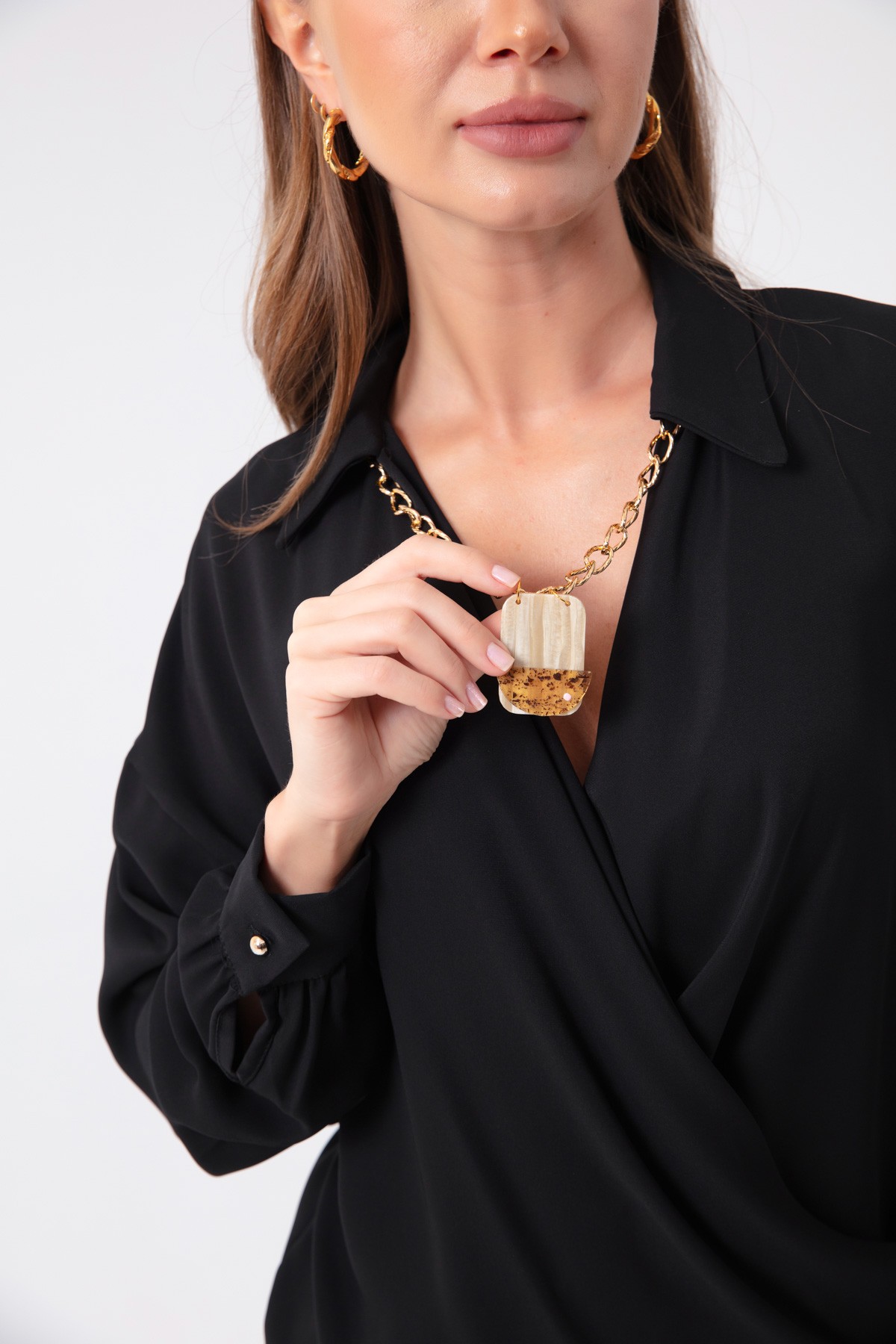Kadın Kruvaze Yakalı Gold Kolyeli Bluz - Siyah