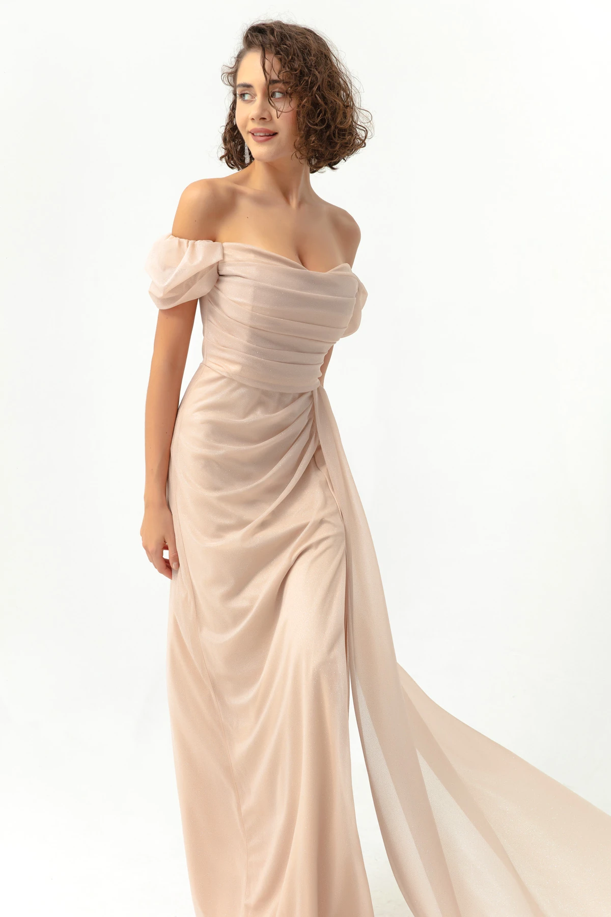 Kadın Kayık Yaka Drapeli Yırtmaçlı Uzun Simli Abiye Elbise