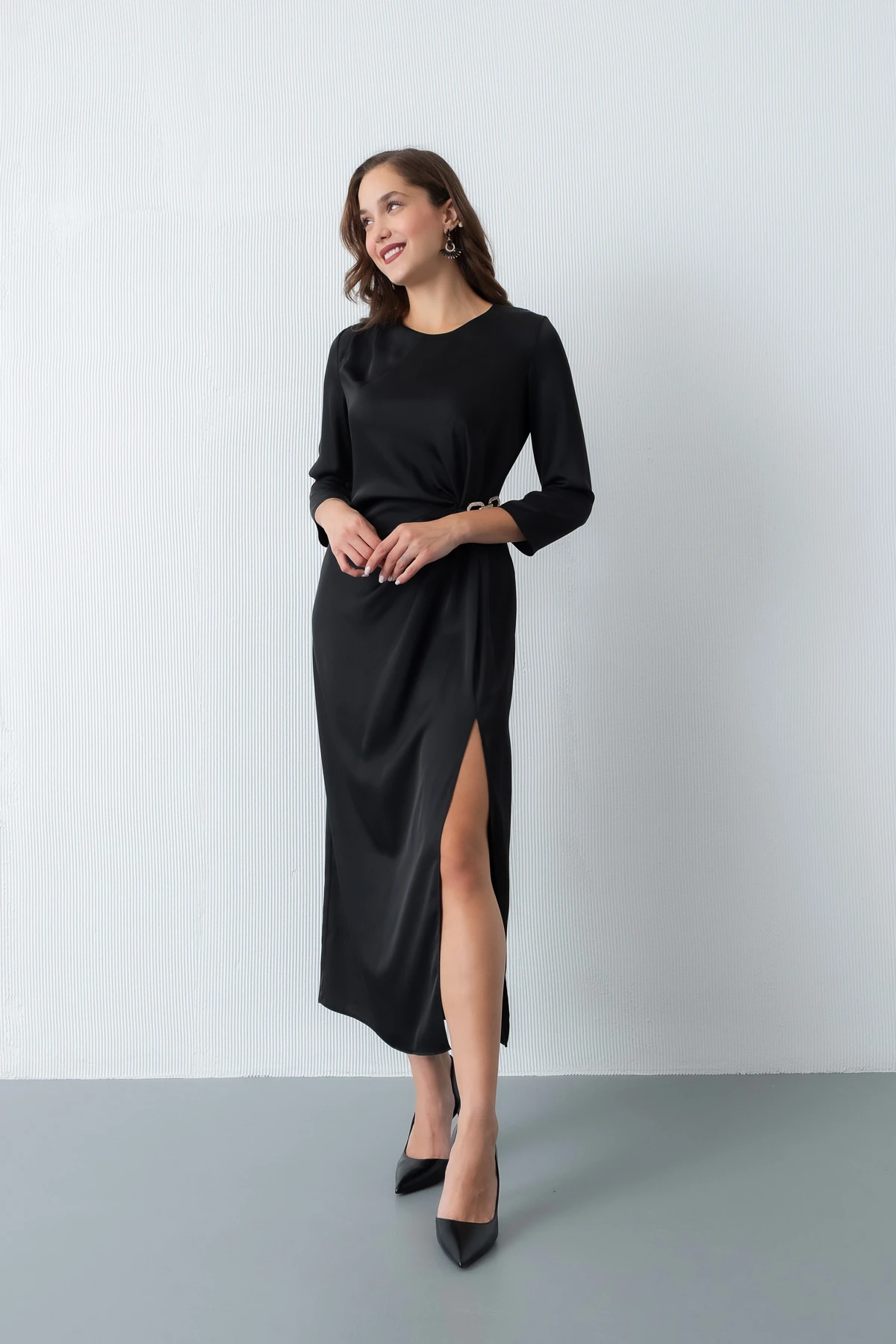 Kadın Aksesuar Detay Saten Davet Elbisesi - Siyah