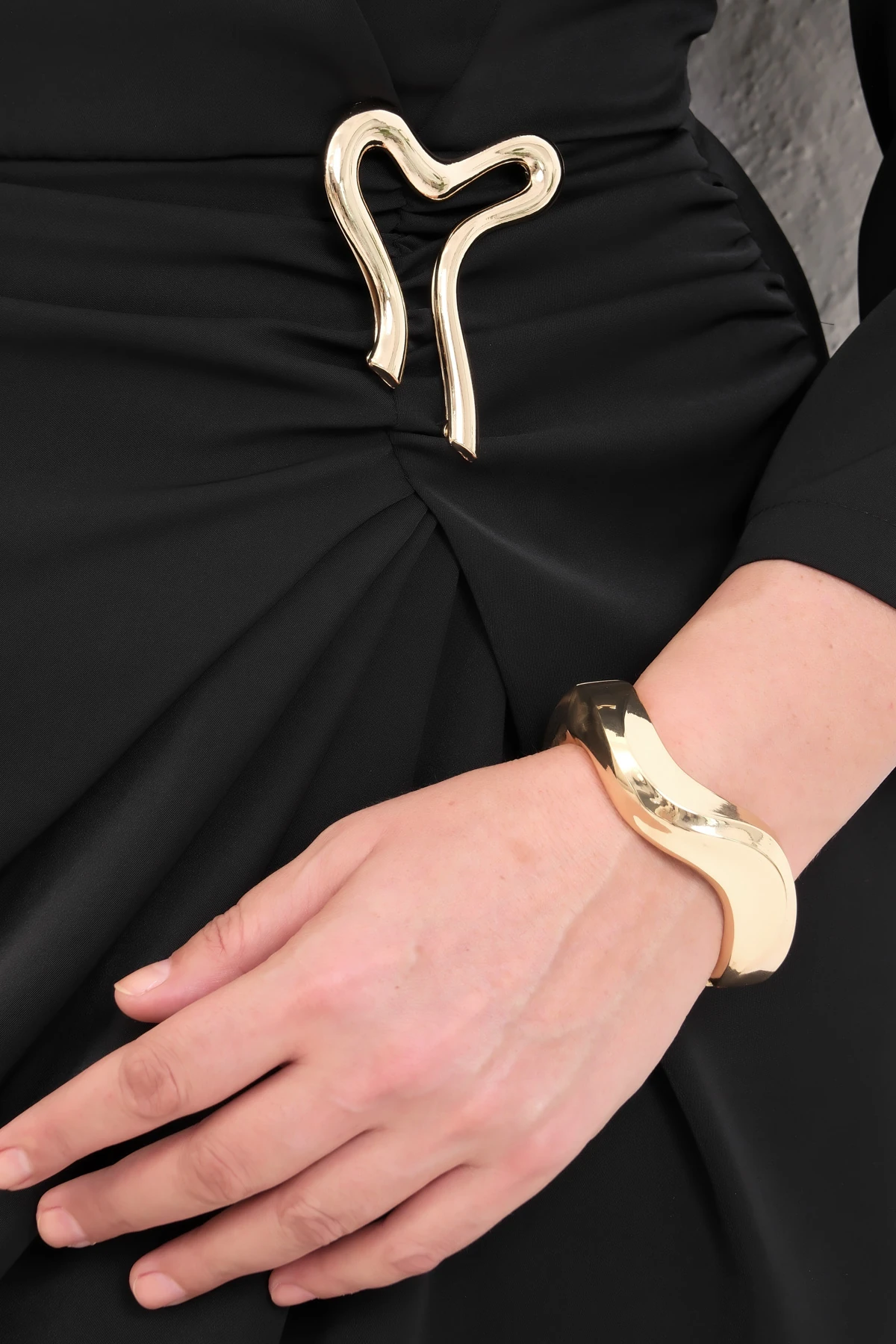 Kadın Aksesuar Detay Midi Elbise - Siyah