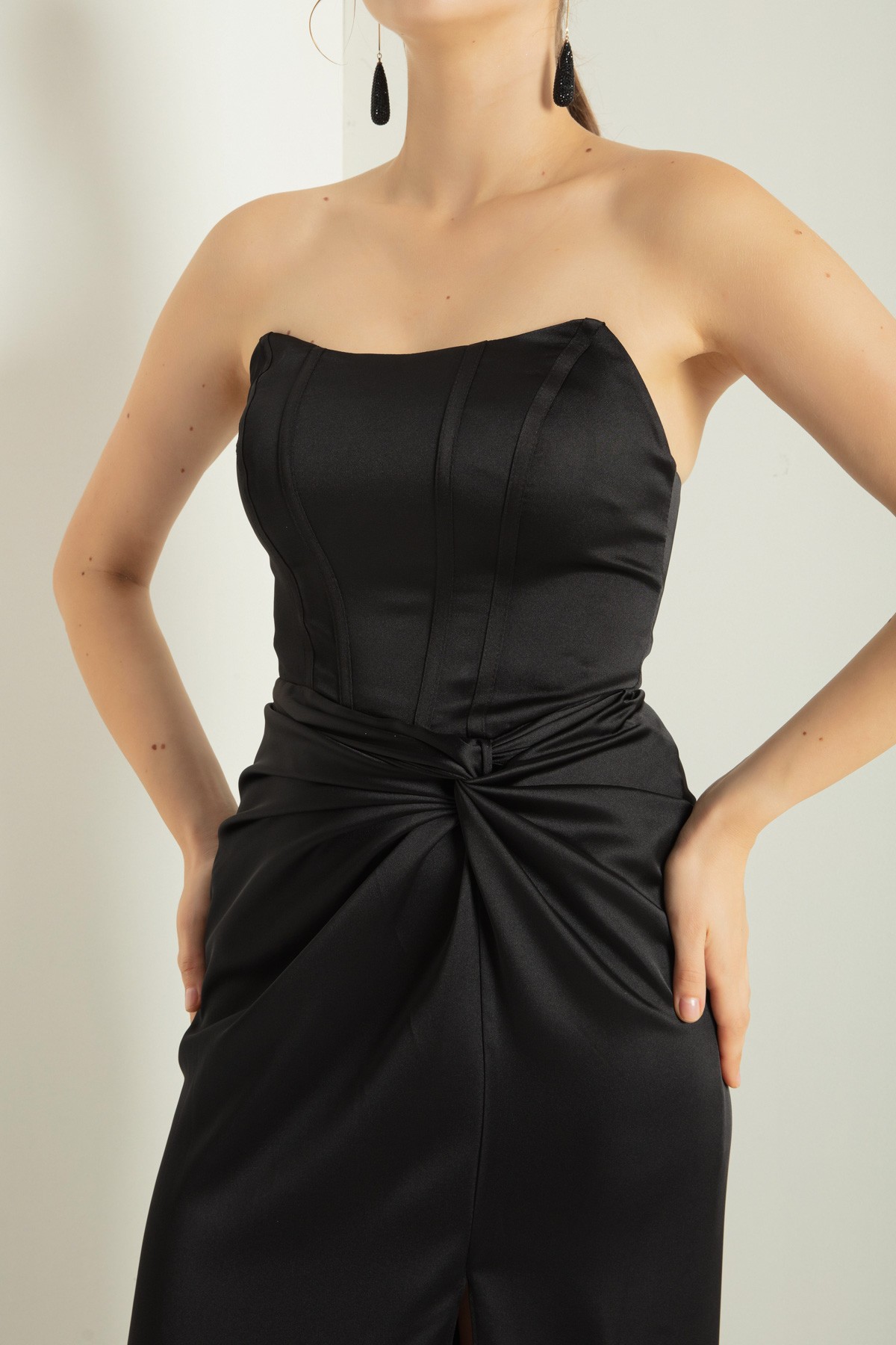 Kadın Kruvaze Astarlı Dokuma Korse Detaylı Saten Uzun Abiye Elbise - Siyah