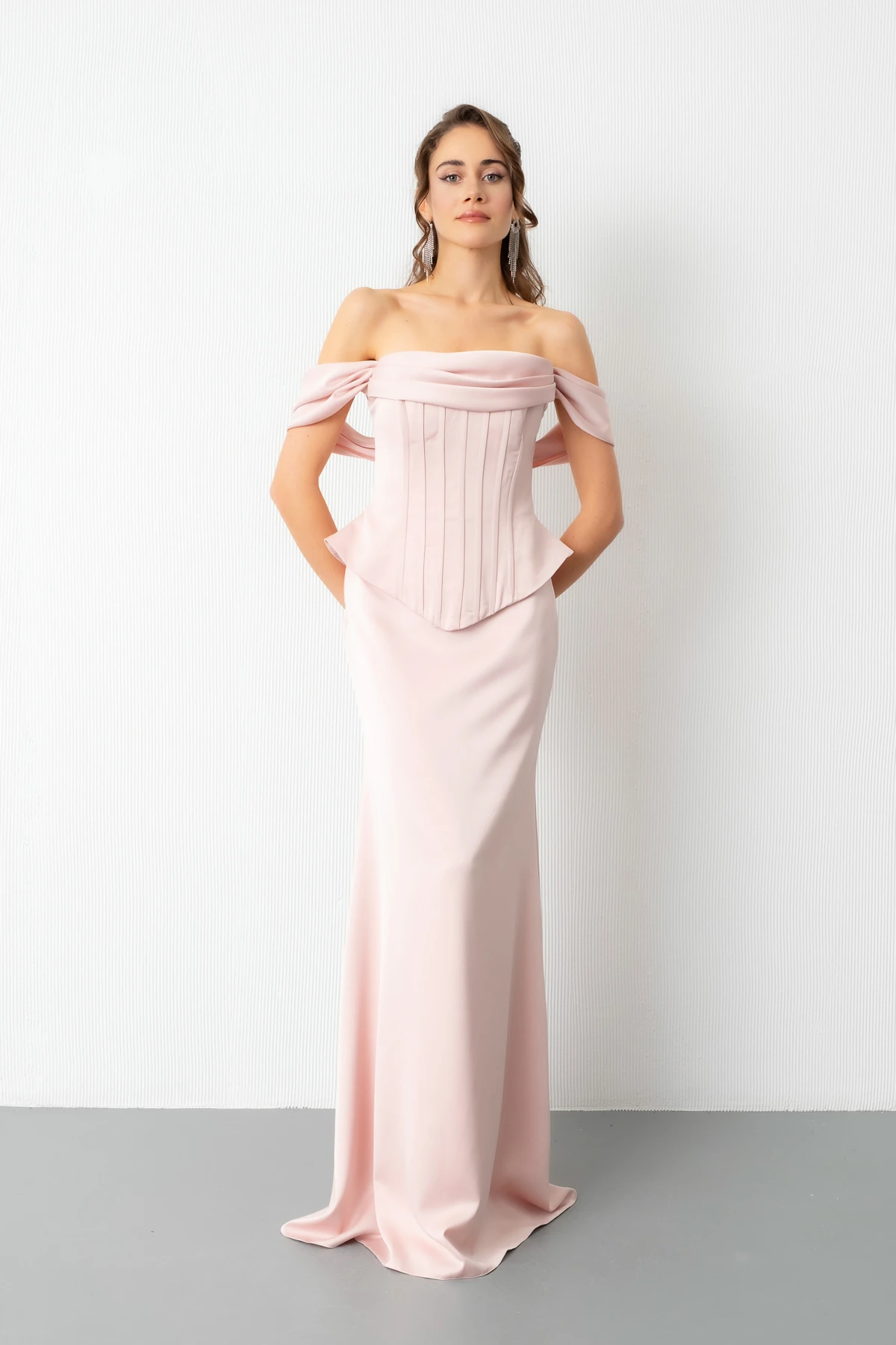 Kadın Kayık Yaka Balenli Peplum Kesim Saten Abiye Elbise - Pudra