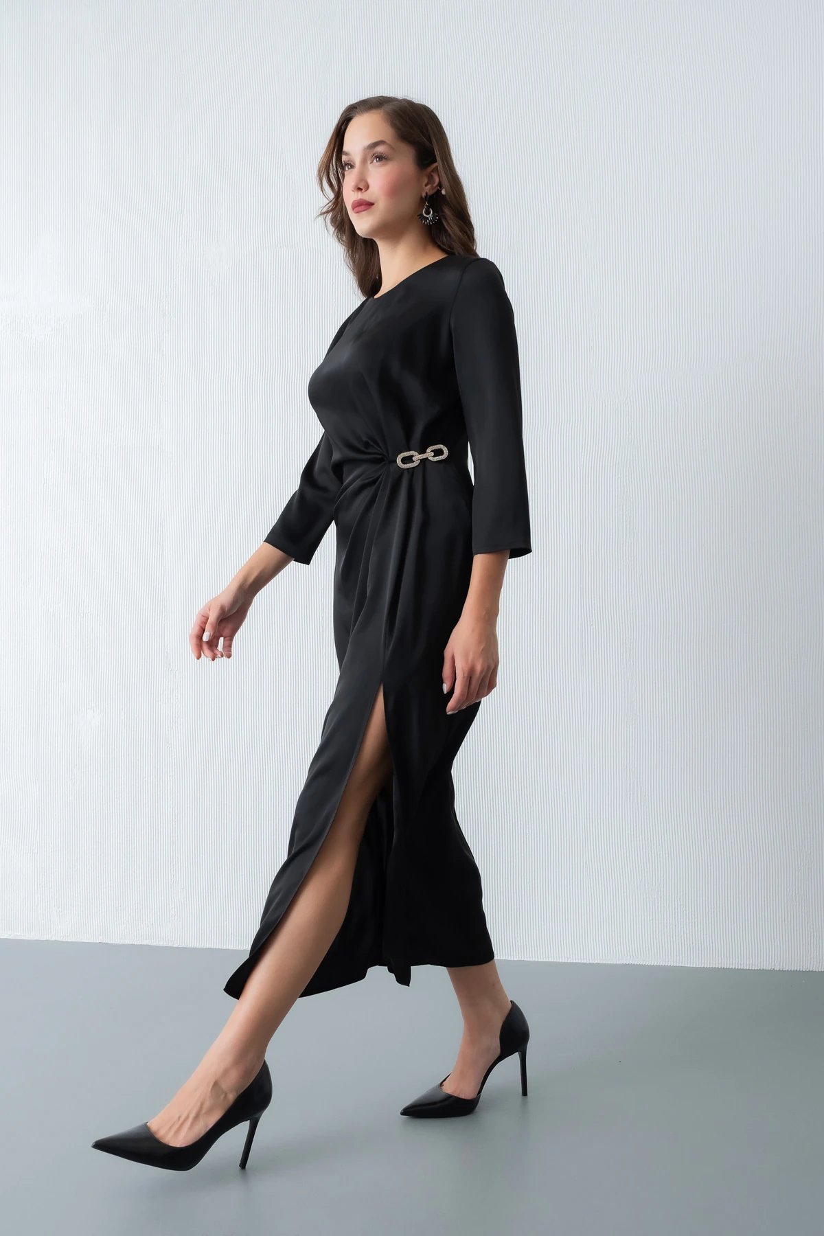 Kadın Aksesuar Detay Saten Davet Elbisesi - Siyah