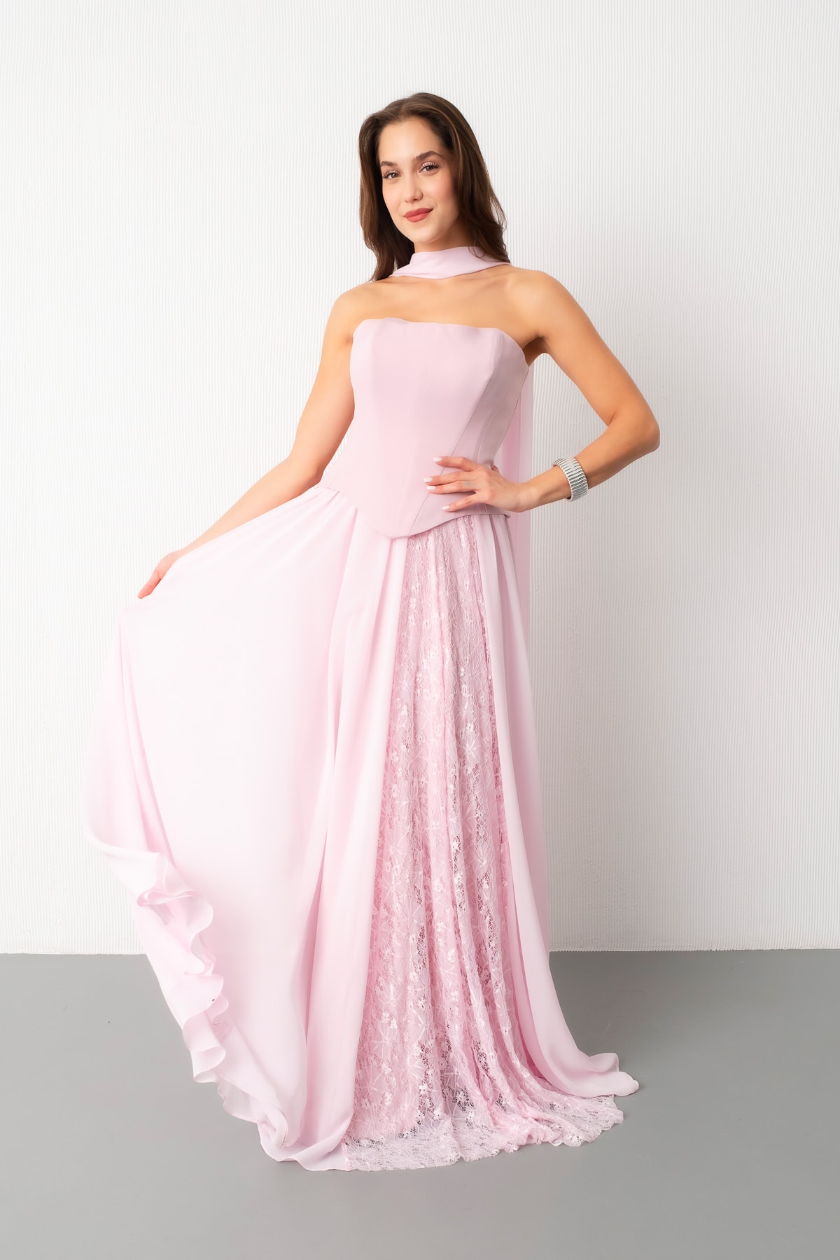 Kadın Straplez Yaka Piliseli Dantel Detay Uzun Abiye Elbise - Pudra