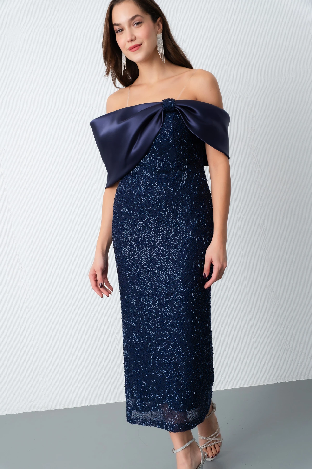 Kadın Yaka Detay Boncuklu Midi Söz Nişan Abiye Elbise - Lacivert