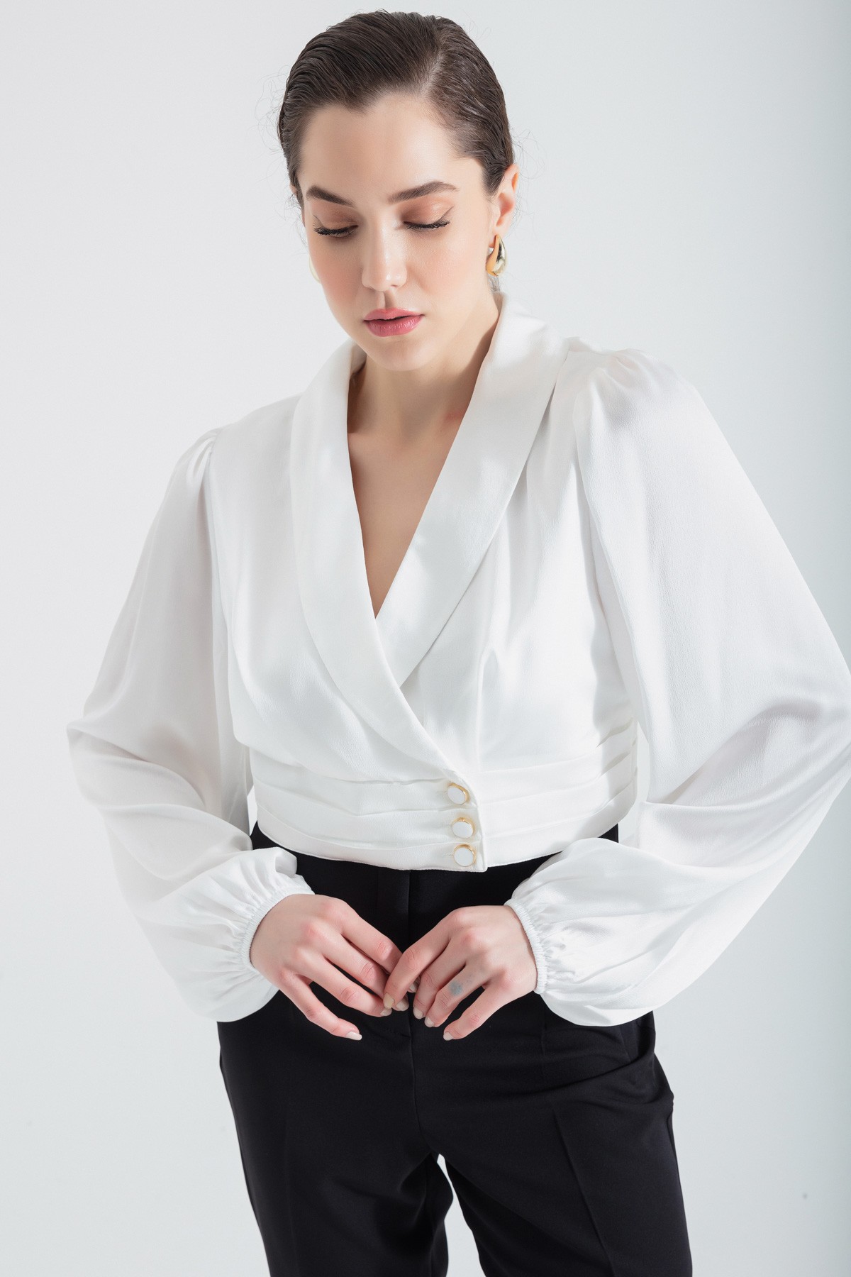Kadın Kruvaze Yaka Saten Crop Bluz - Beyaz