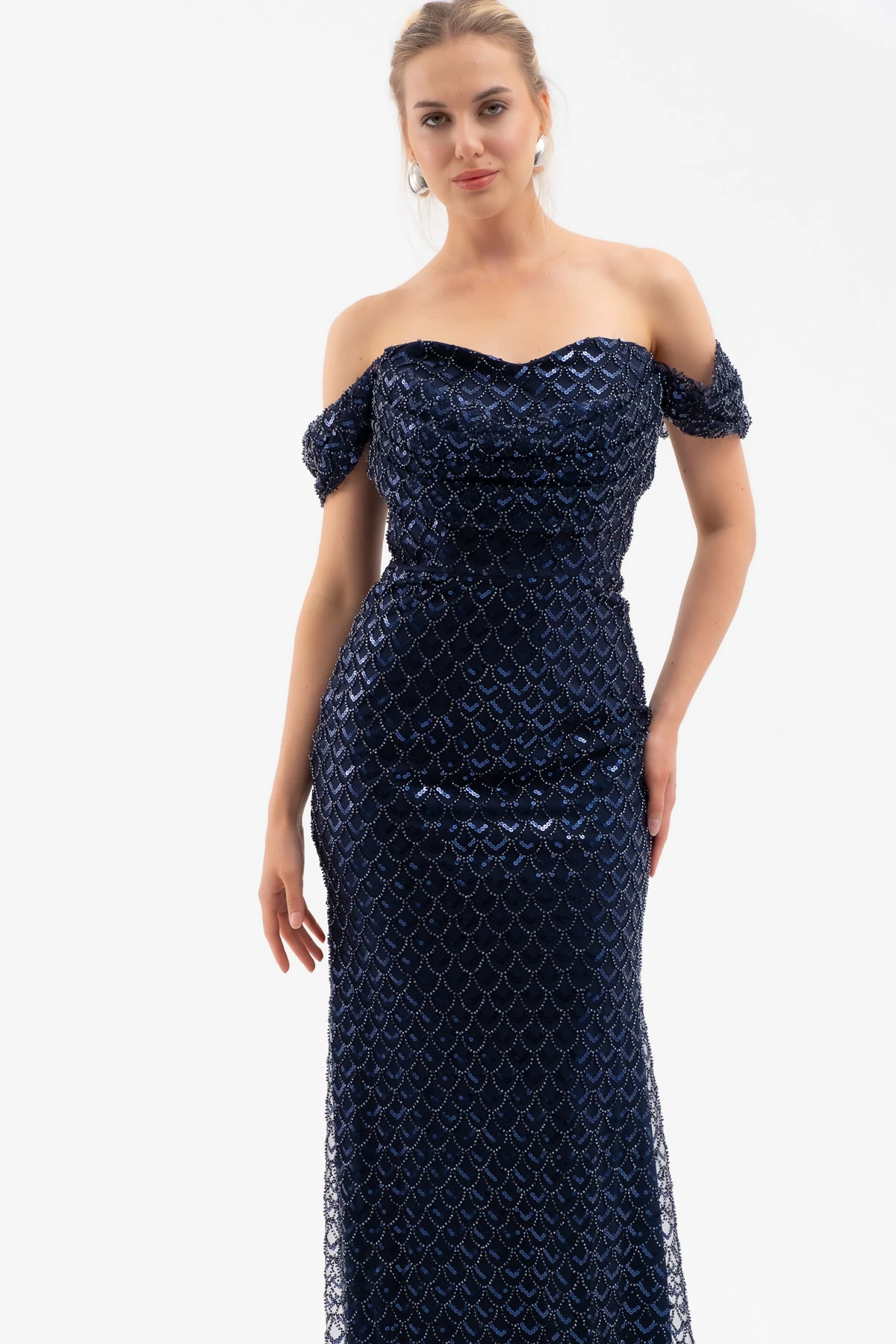 Kadın Madonna Yaka Boncuklu Uzun Abiye Elbise - Lacivert