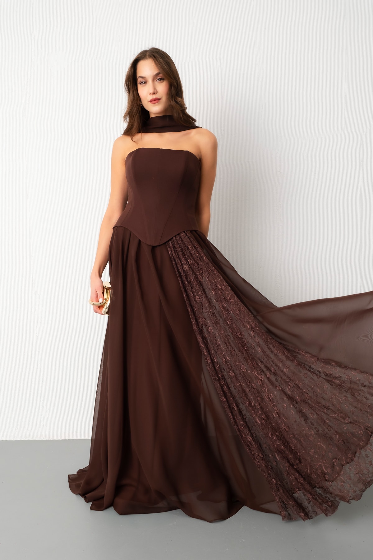 Kadın Straplez Yaka Piliseli Dantel Detay Uzun Abiye Elbise - Kahverengi