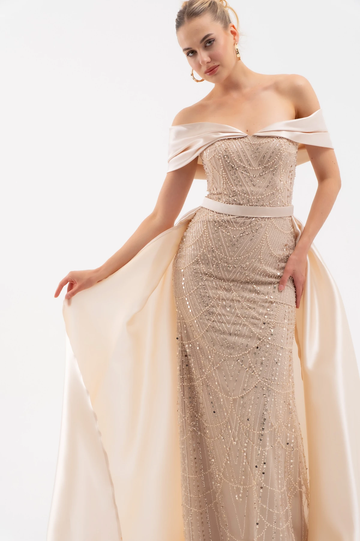 Kadın Kayık Yaka Kuyruklu Uzun Abiye Elbise - Bej