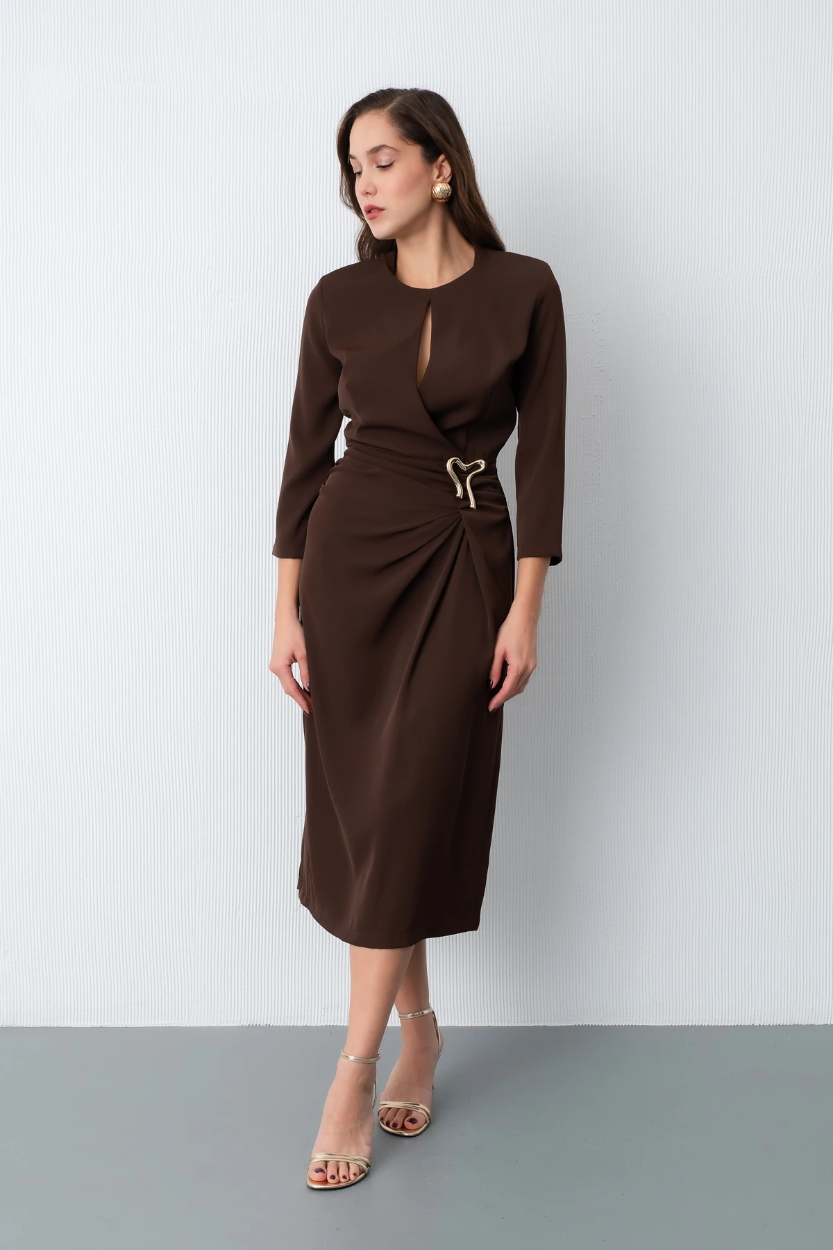 Kadın Aksesuar Detay Midi Elbise - Kahverengi