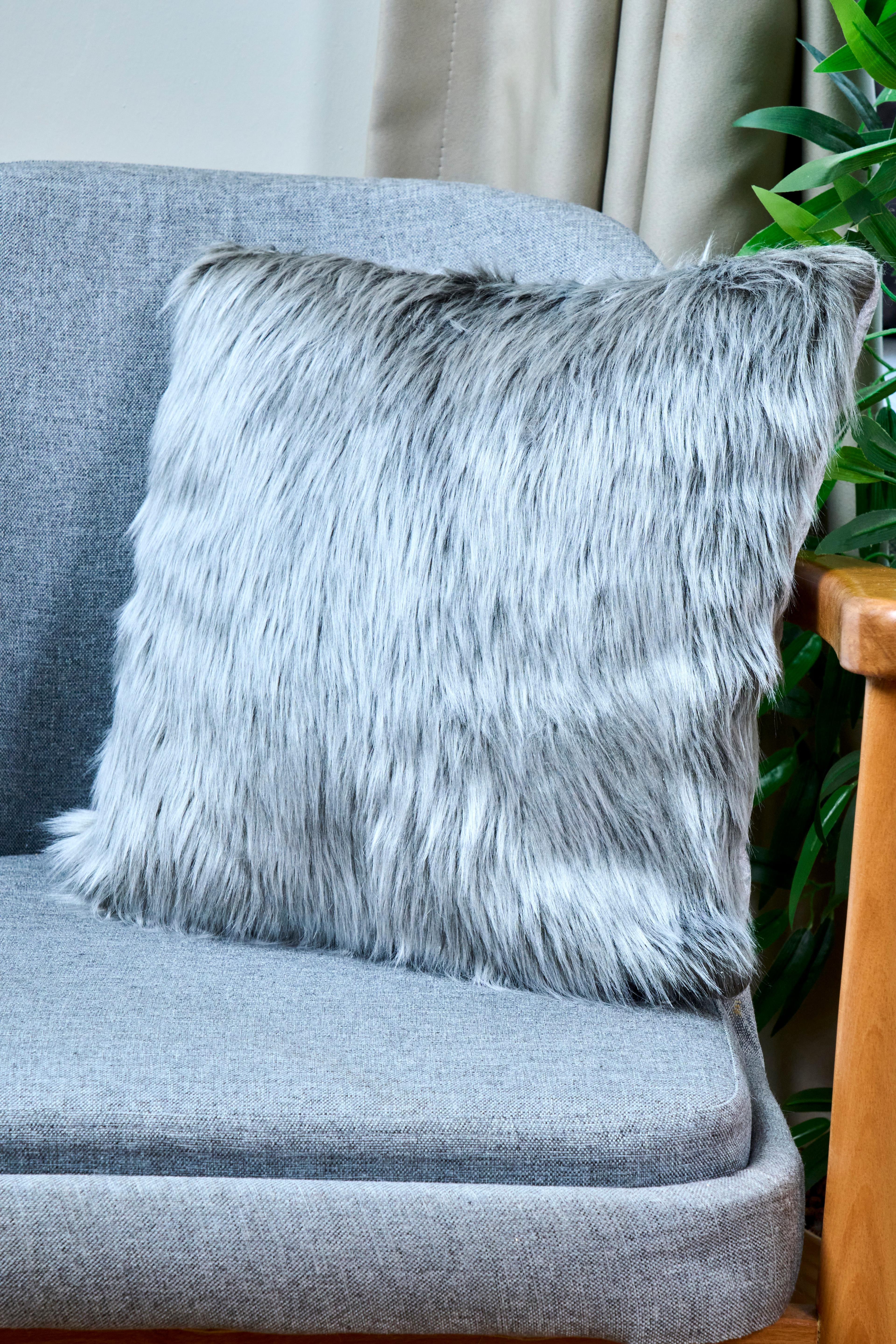 Tüylü Peluş Kırlent - GRİ