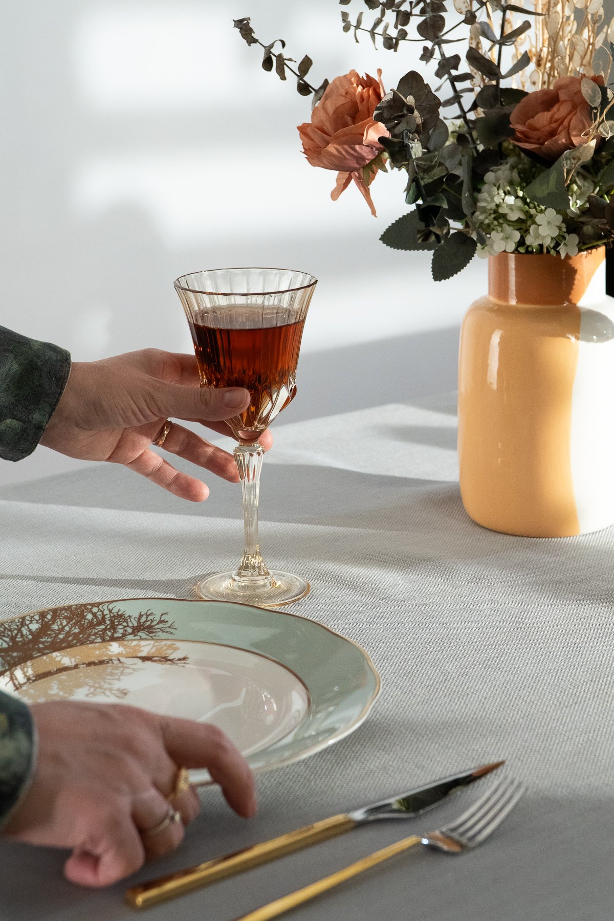 Margherita Masa Örtüsü - Papatya Detay Dantelli Keten Masa Örtüsü - GRİ