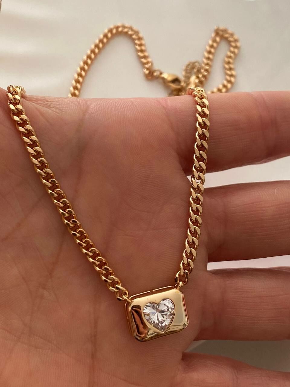 Vip Çelik Gold Renk Kalp Zirkon Taşlı Antialerjik Kolye Uzunluk 45 cm.