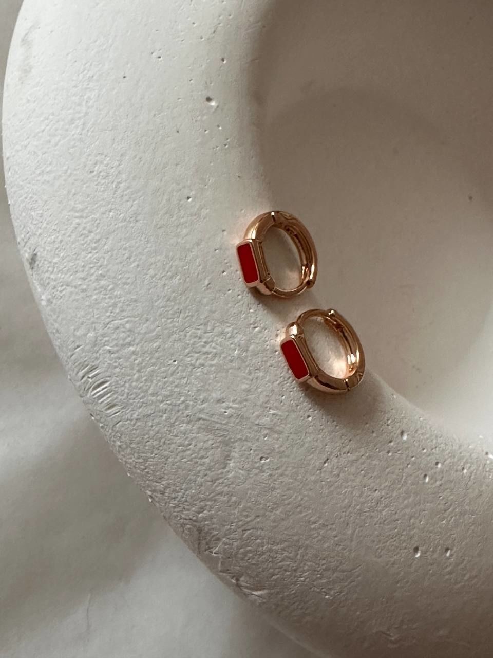 Vip Çelik Gold Renk Kırmızı Mineli Antialerjik Halka Küpe Genişlik 1 cm.