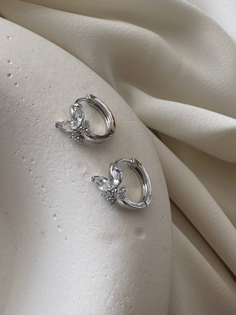 Vip Çelik Gümüş Renk Zirkon Taşlı Kelebek Figürlü Halka Küpe Genişlik 1,3 cm.