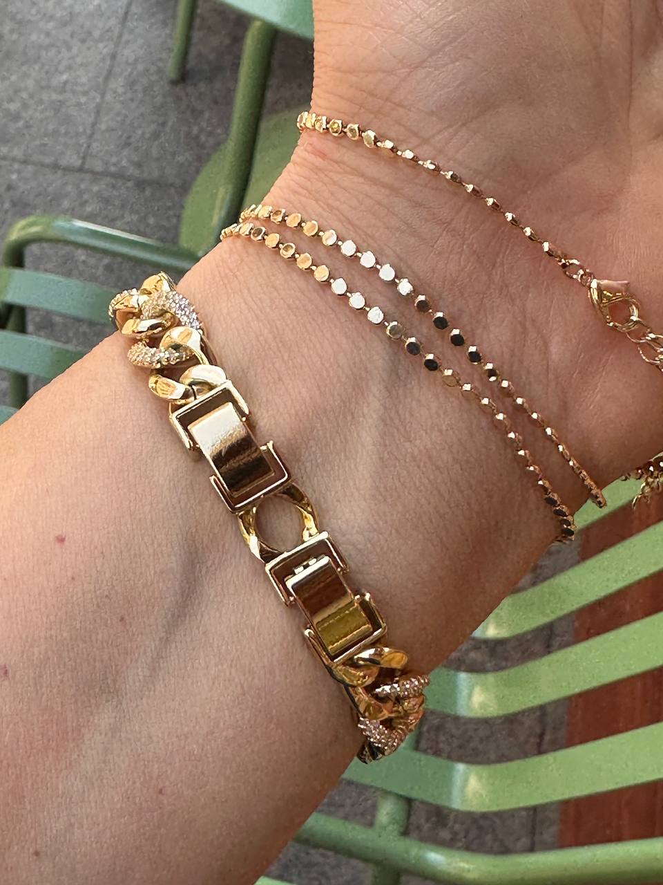 Vip Çelik Gold Renk Zirkon Taşlı Premium Seri Antialerjik Zincir Bileklik Uzunluk 17 cm. Ek Klipsle 19 cm. Kalınlık 1 cm.