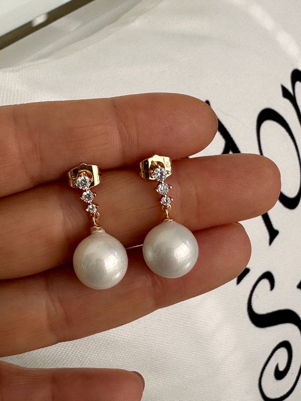 Vip Çelik Gold Renk Zirkon Taşlı Cam İnci Sallantılı Küpe Uzunluk 2 cm.