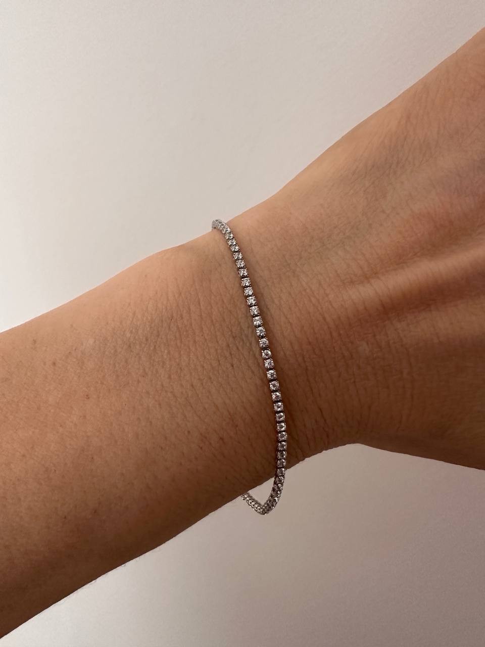 Gümüş Renk Zirkon Taşlı Rodyum Kaplama Su Yolu Bileklik Uzunluk 16 cm. Ek Klipsle 19 cm. Taş 1,5 mm.