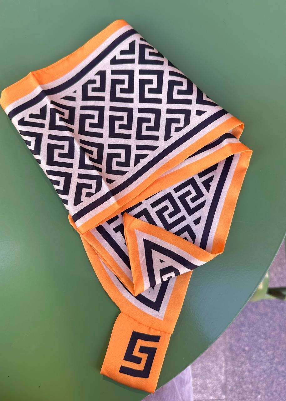 Renkli Desenli Polyester Kumaş Fular Genişlik 13 cm. Uzunluk 74 cm.
