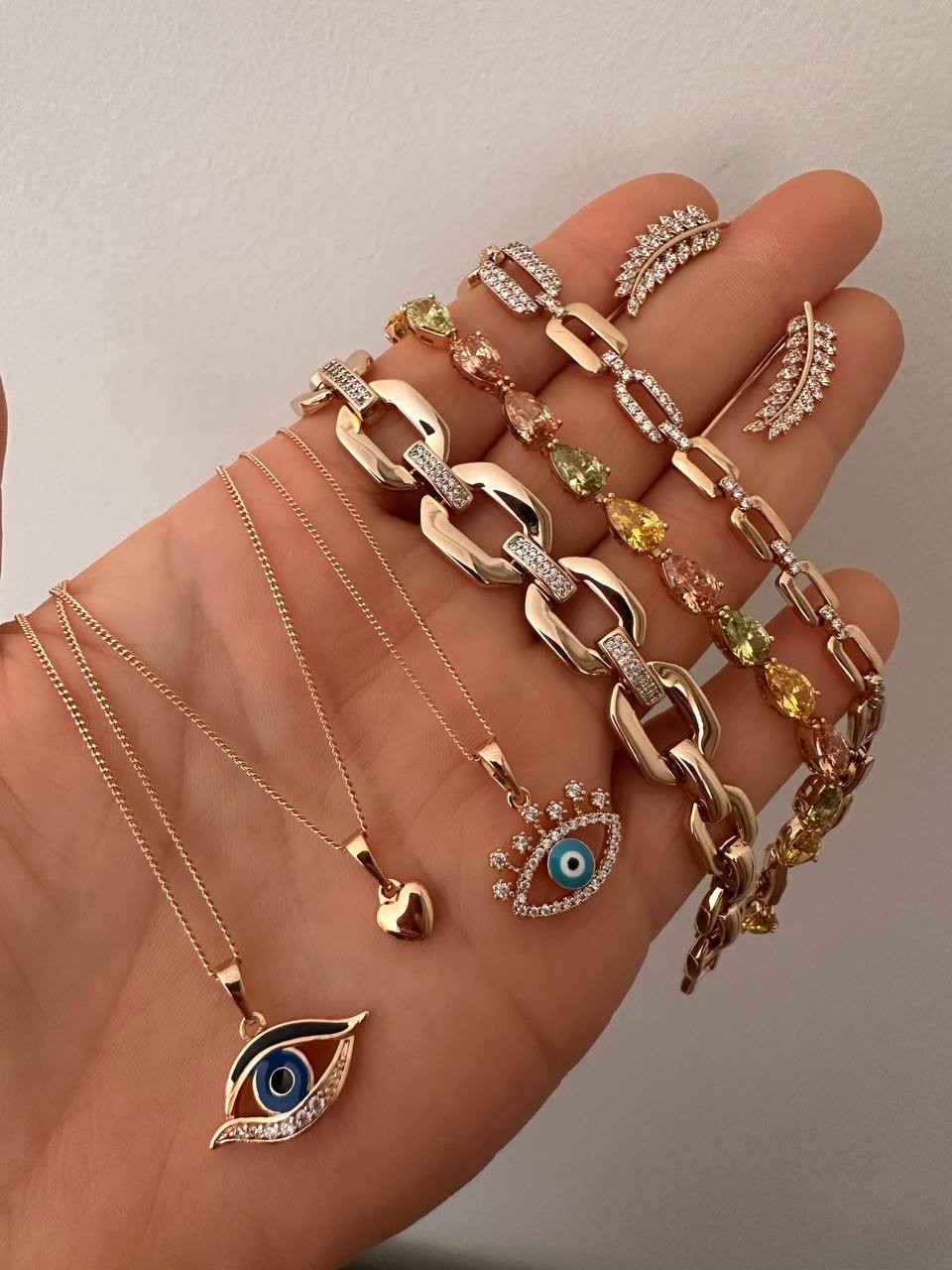 Vip Çelik Gold Renk Zirkon Taşlı Yaprak Figürlü Antialerjik Küpe Uzunluk 2 cm.