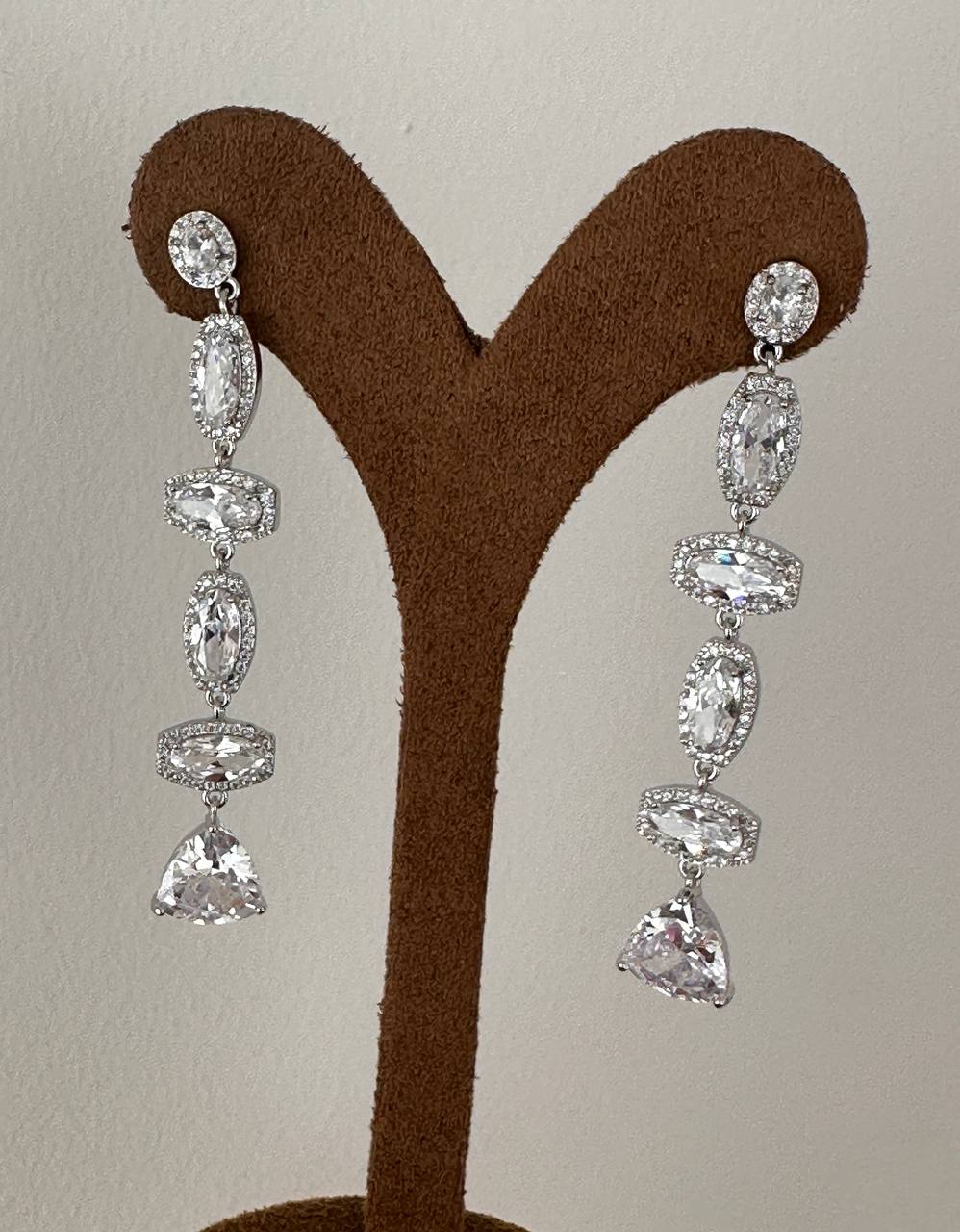 Vip Seri Gümüş Renk 925 K Gümüş Kaplama Zirkon Taşlı Özel Tasarım Küpe Uzunluk 6 cm.