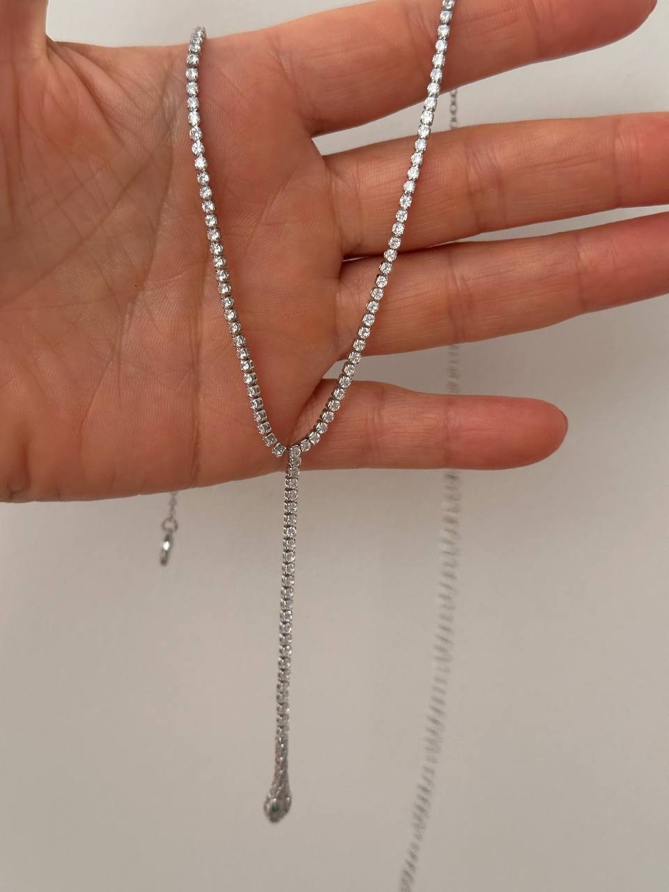 Gümüş Renk Rodyum Kaplama Zirkon Taş Yılan Sallantılı Su Yolu ( Y ) Kolye Uzunluk Min. 40 cm. Max. 50 cm.