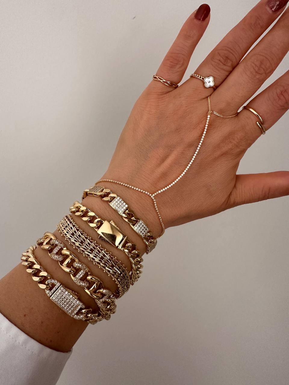 Vip Çelik Gold Renk Zirkon Taşlı Antialerjik Kalın Zincir Bileklik Uzunluk 19,5 cm. Kalınlık 1 cm.