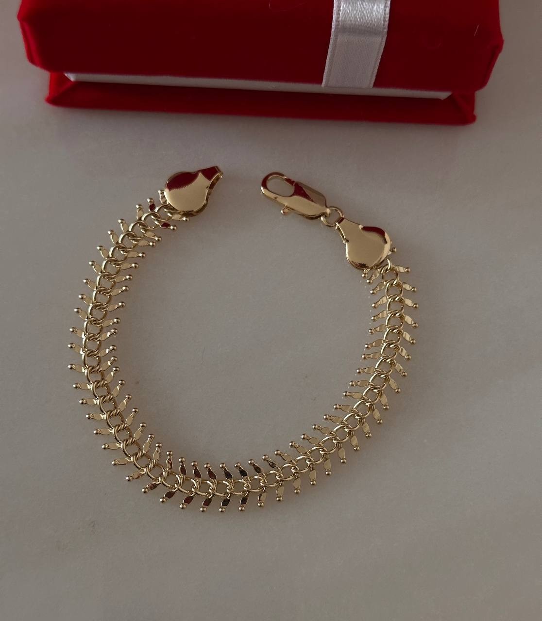 Vip Çelik Gold Renk Balık Kılçık Tasarım Bileklik Uzunluk 19 cm. Kalınlık 1 cm.