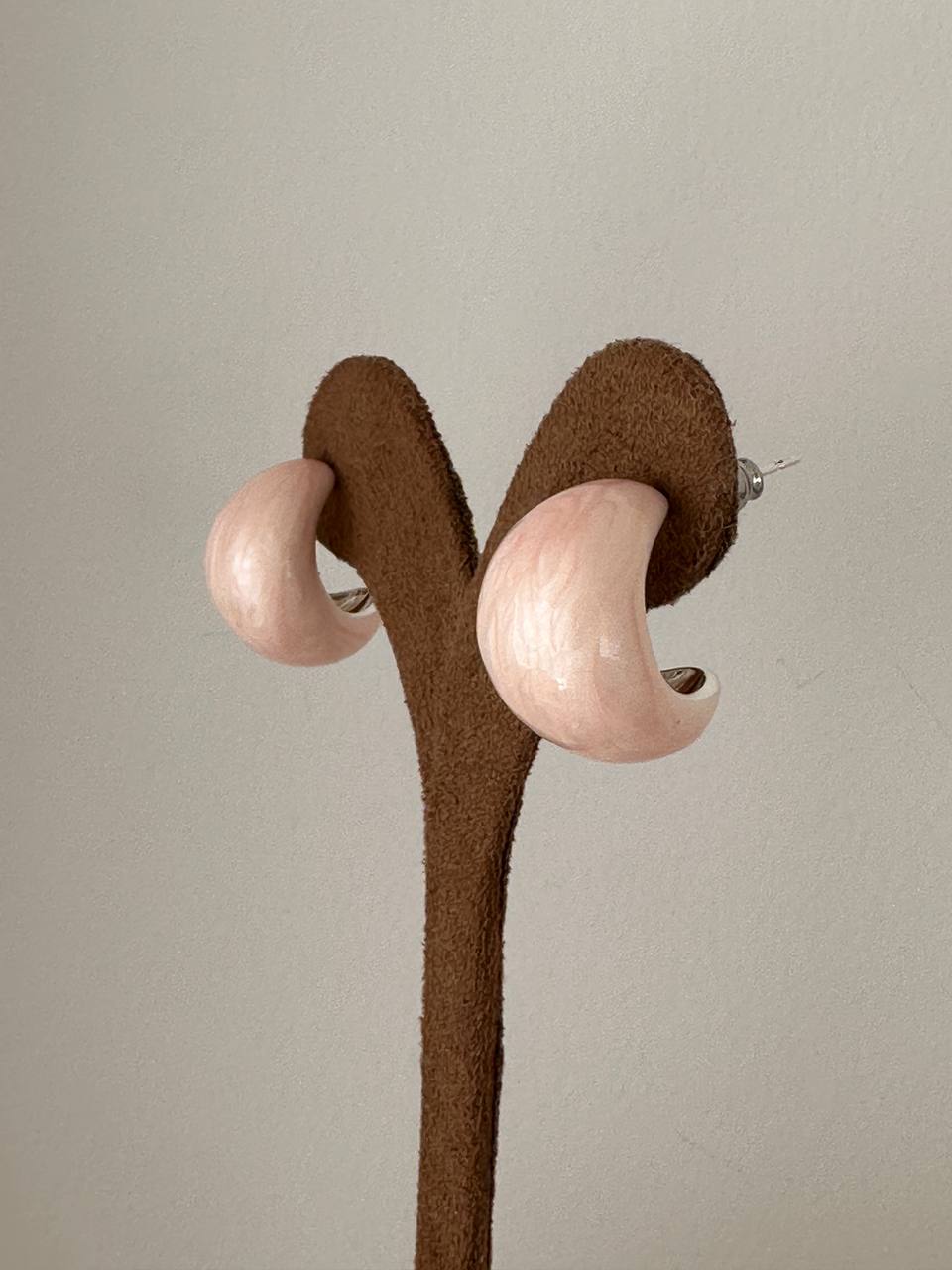 Vip Çelik Gümüş Renk Pudra Renkli Taşlı Oval Küpe Uzunluk 1,5 cm.
