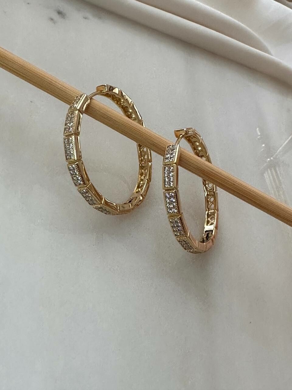 Vip Çelik Gold Renk Zirkon Taş Lazer Kesim Antialerjik Halka Küpe Genişlik 3,5 cm.