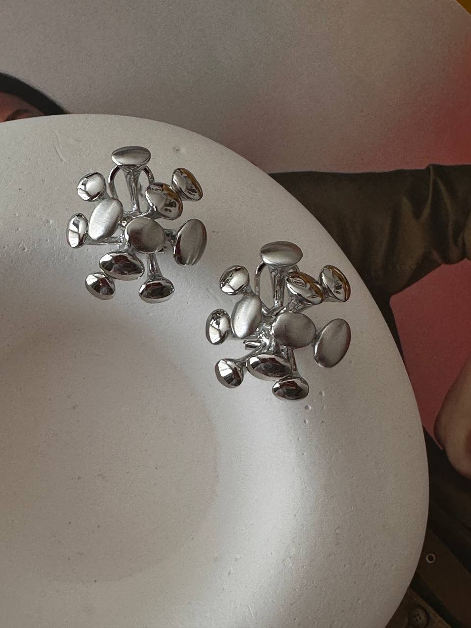 Vip Çelik Gümüş Renk Premium Seri Antialerjik Özel Tasarım Küpe En Boy 2,5 cm.