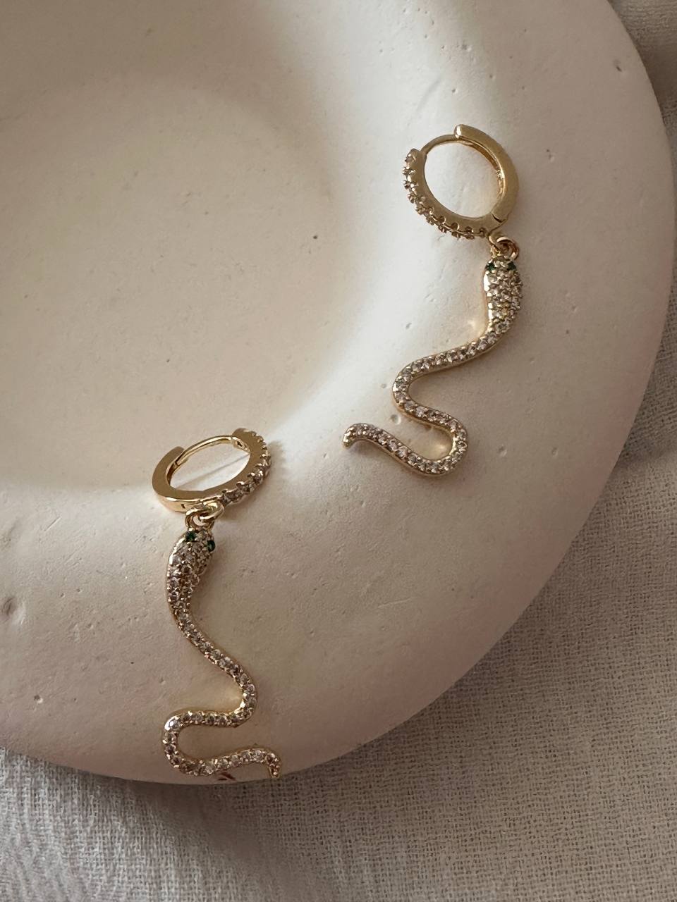 Vip Çelik Gold Renk Zirkon Taşlı Yılan Sallantılı Halka Küpe Uzunluk 4 cm.